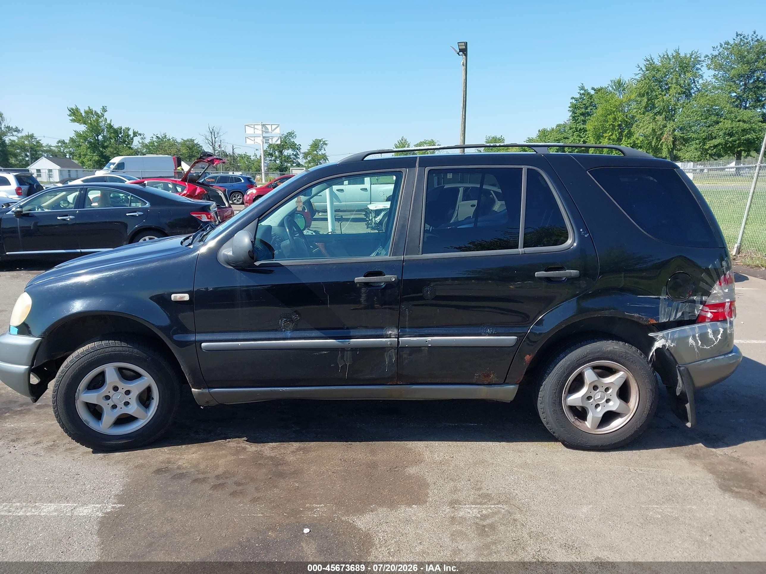 1999 Mercedes-benz Ml 320   Black vin: 4JGAB54E7XA087915
