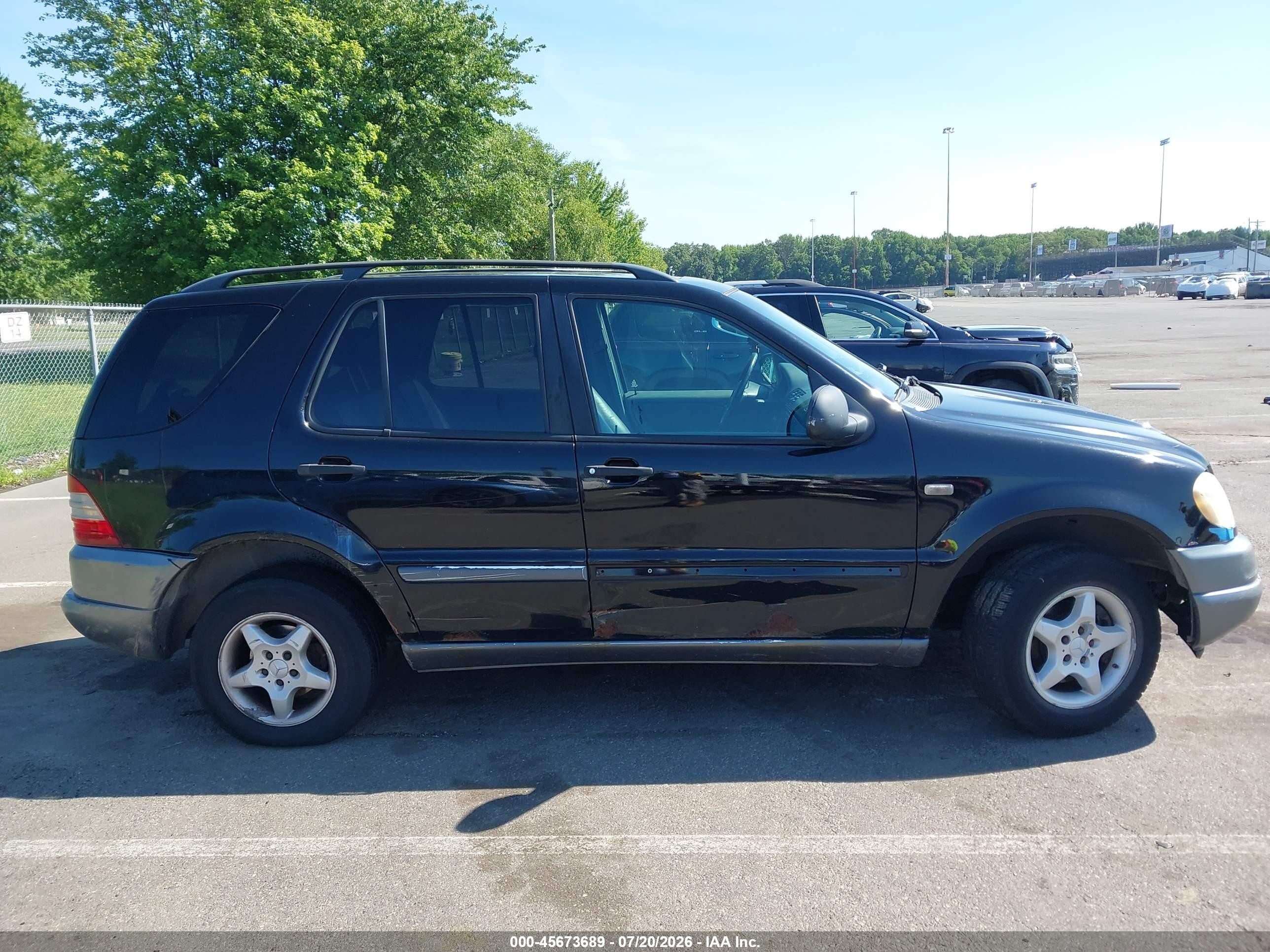 1999 Mercedes-benz Ml 320   Black vin: 4JGAB54E7XA087915