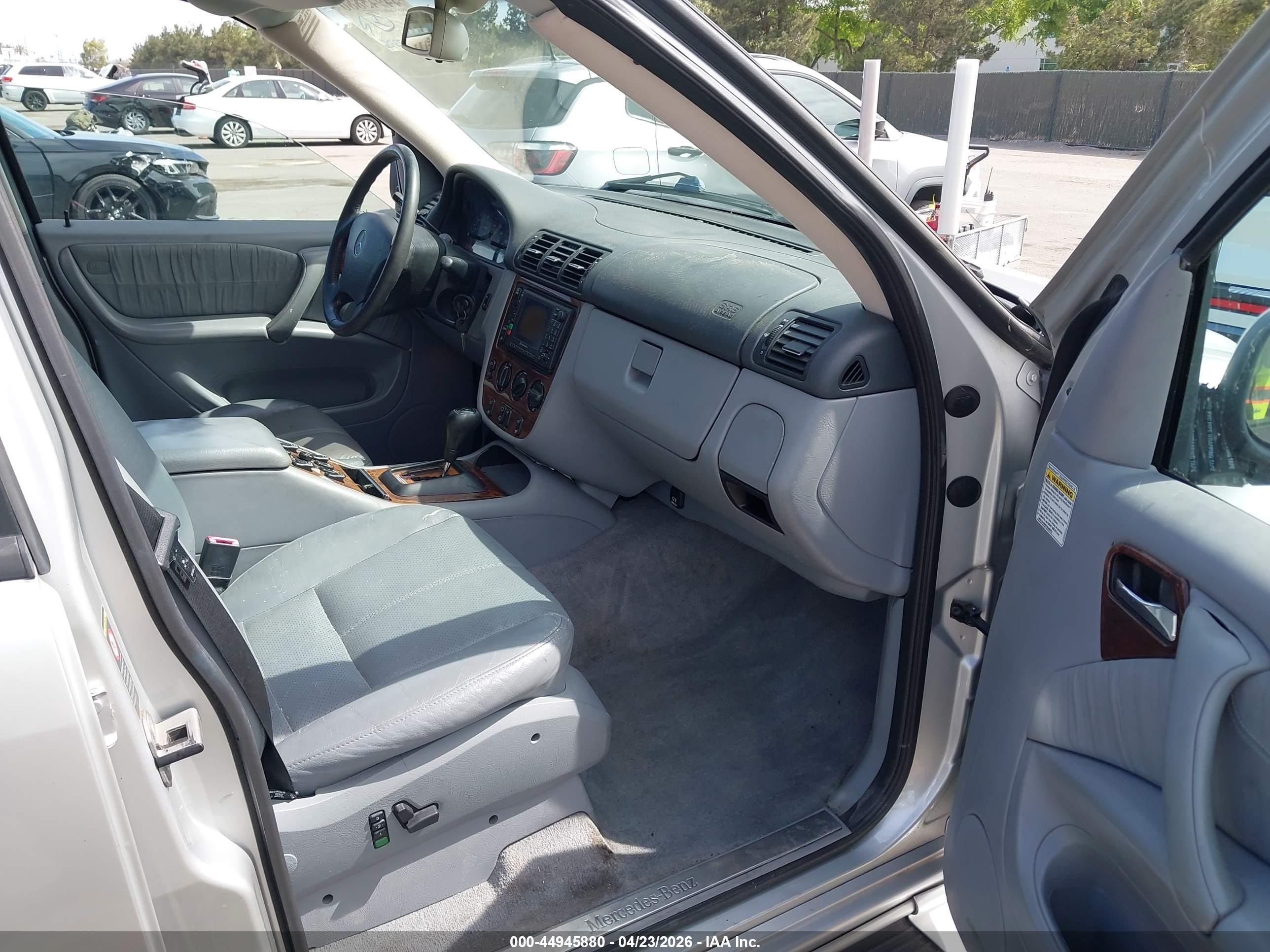 2000 Mercedes-benz Ml 320   Серебряный vin: 4JGAB54E7YA181911