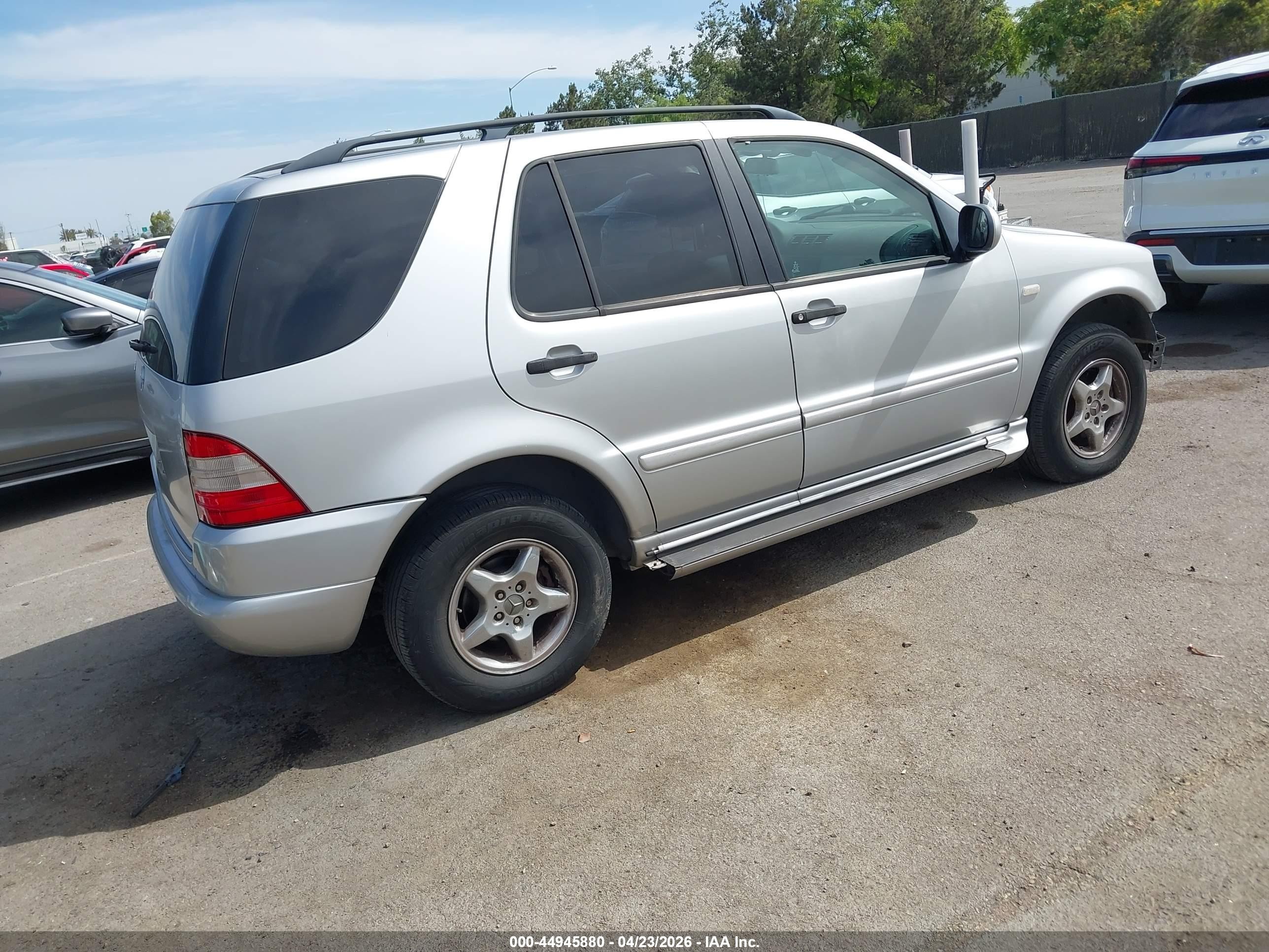 2000 Mercedes-benz Ml 320   Серебряный vin: 4JGAB54E7YA181911