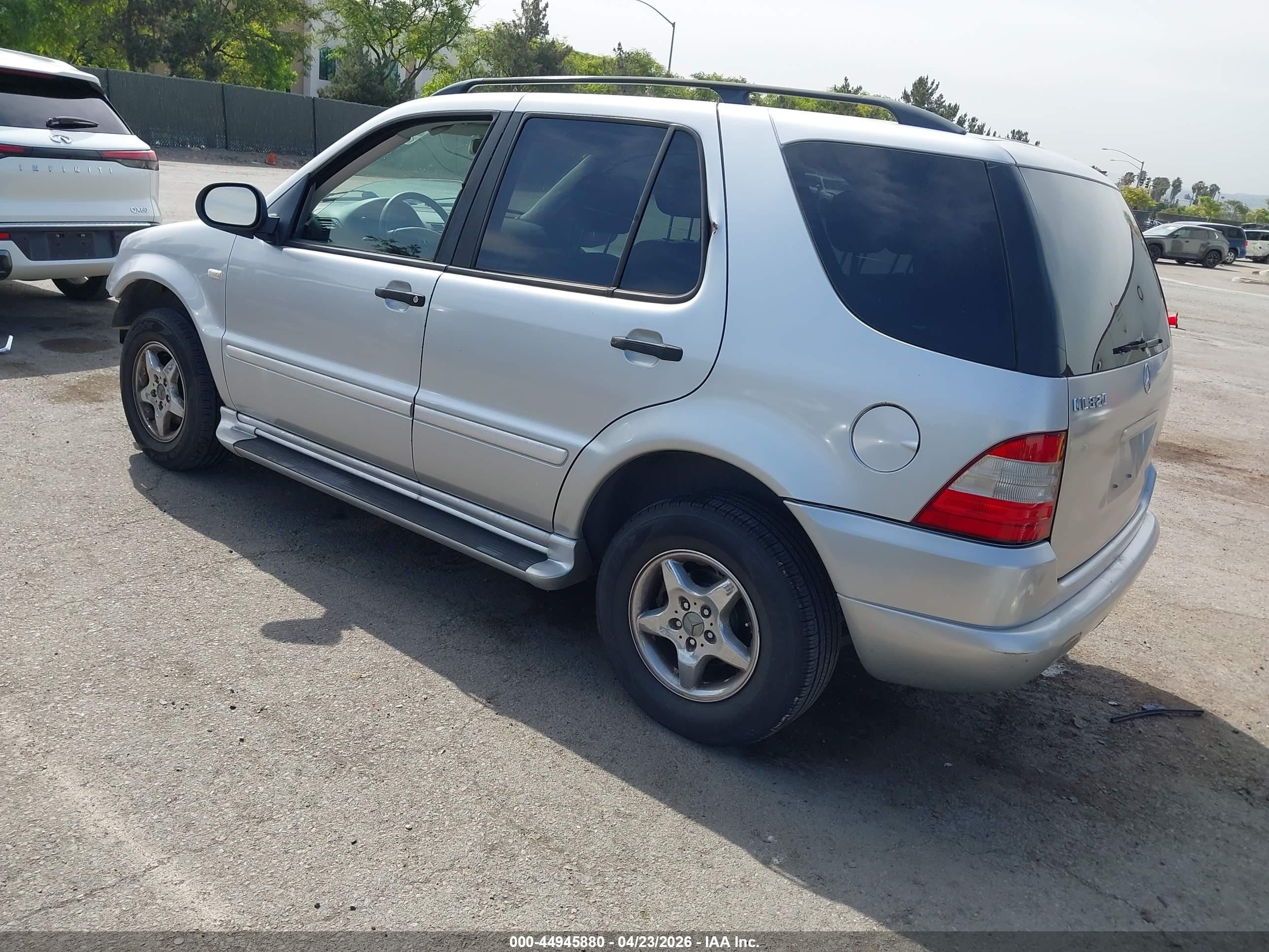 2000 Mercedes-benz Ml 320   Серебряный vin: 4JGAB54E7YA181911