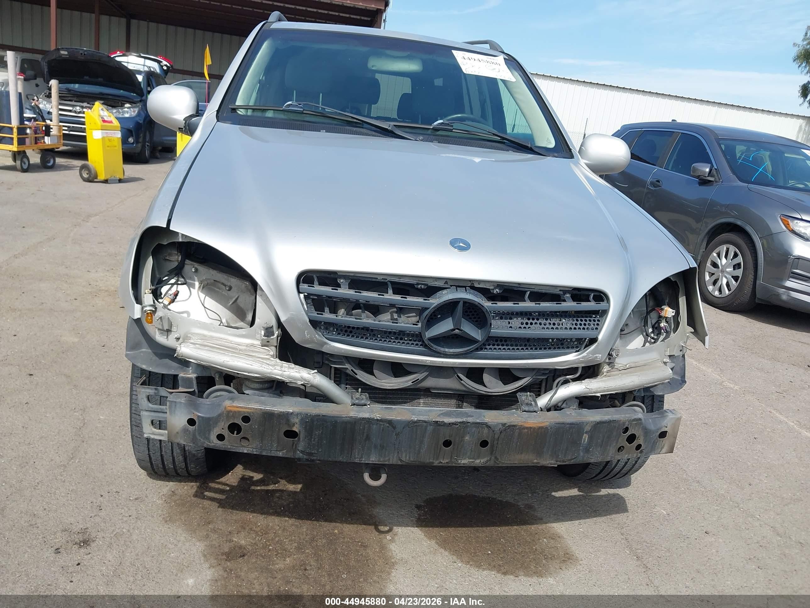 2000 Mercedes-benz Ml 320   Серебряный vin: 4JGAB54E7YA181911