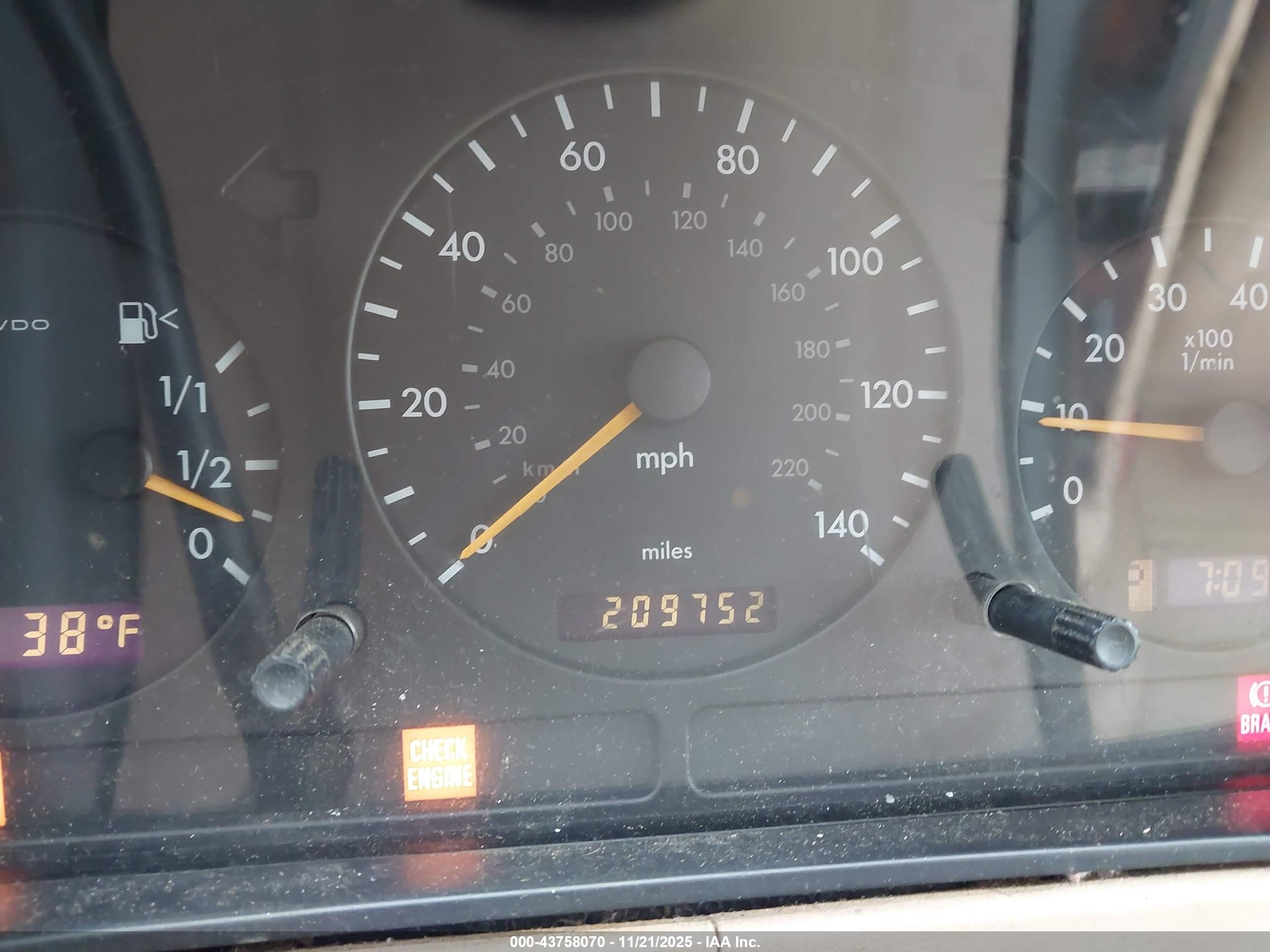 2001 Mercedes-benz Ml 320   Gold vin: 4JGAB54E81A239191