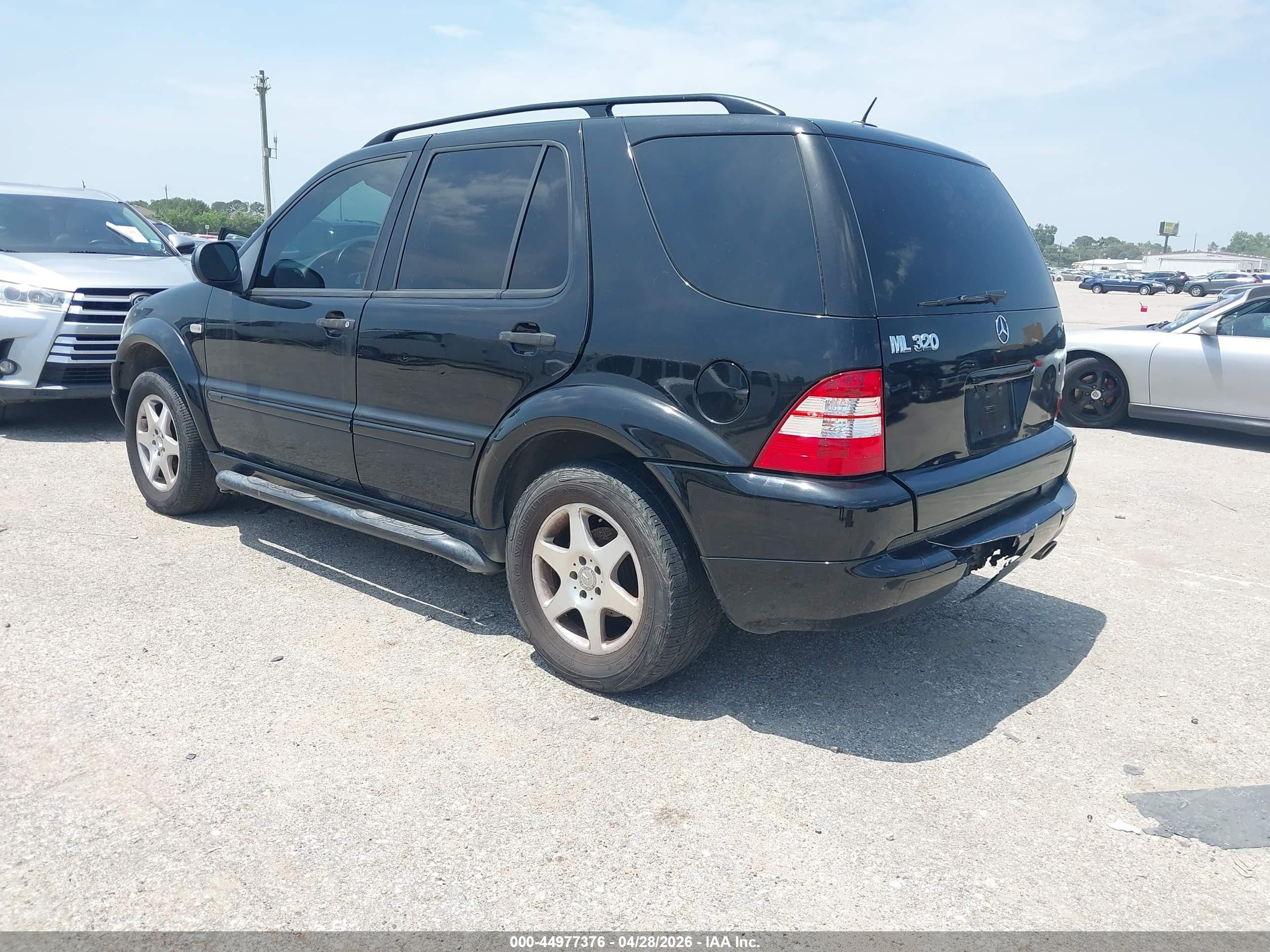 2001 Mercedes-benz Ml 320   Black vin: 4JGAB54E81A247839