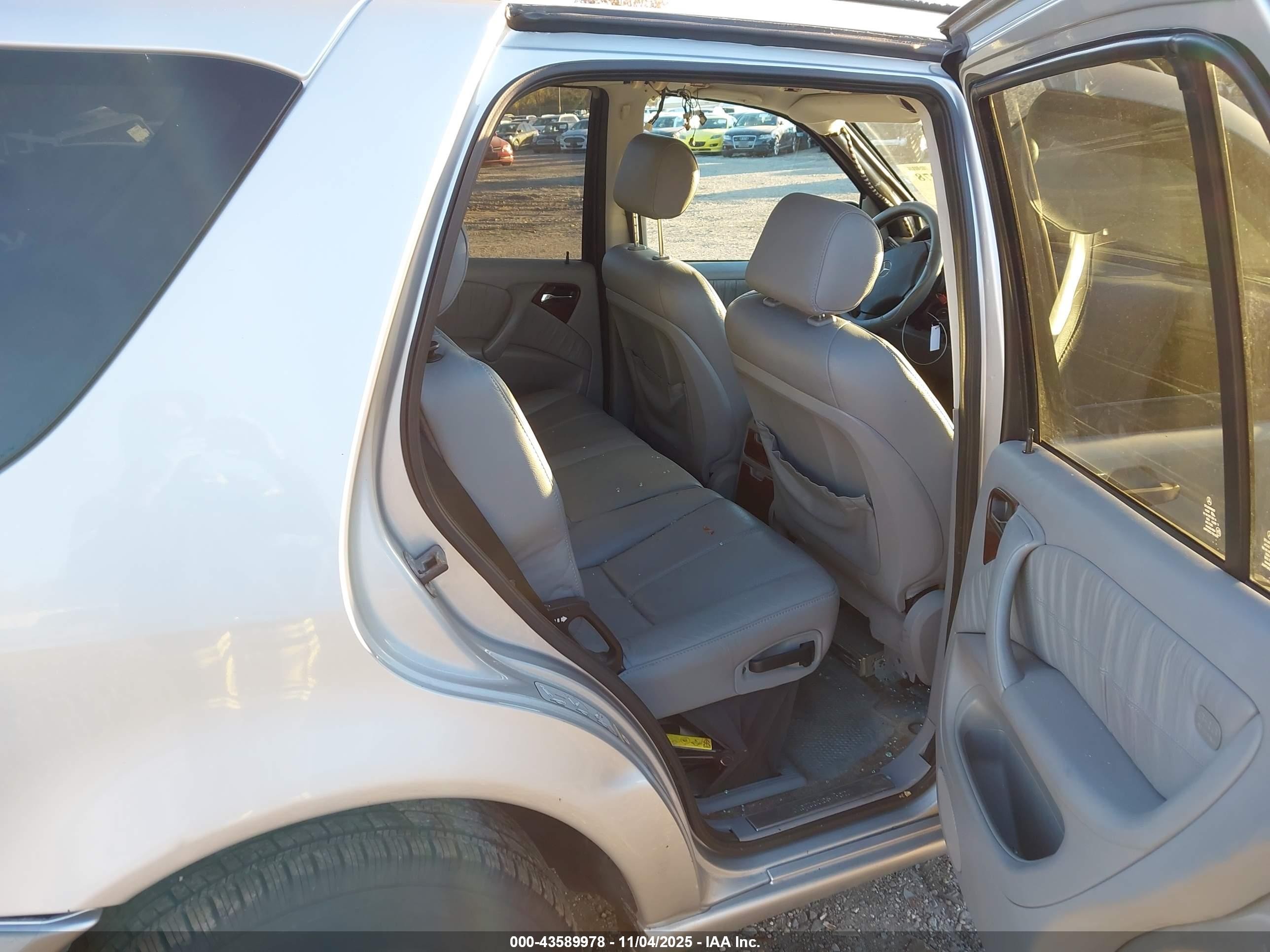 2001 Mercedes-benz Ml 320   Silver vin: 4JGAB54E81A280629