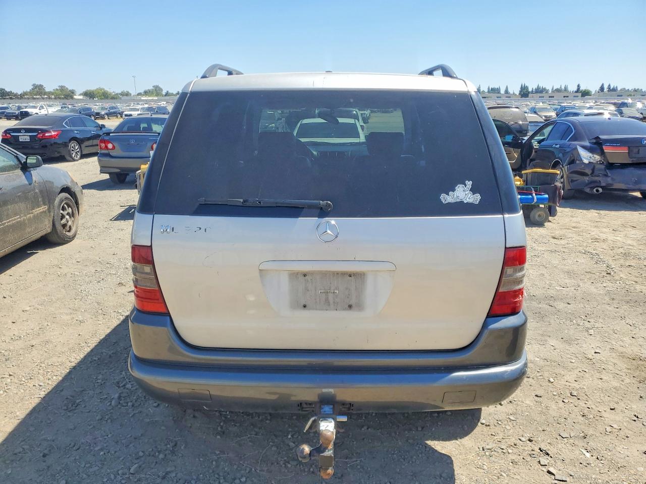 1998 Mercedes-benz Ml 320 Silver vin: 4JGAB54E8WA037507