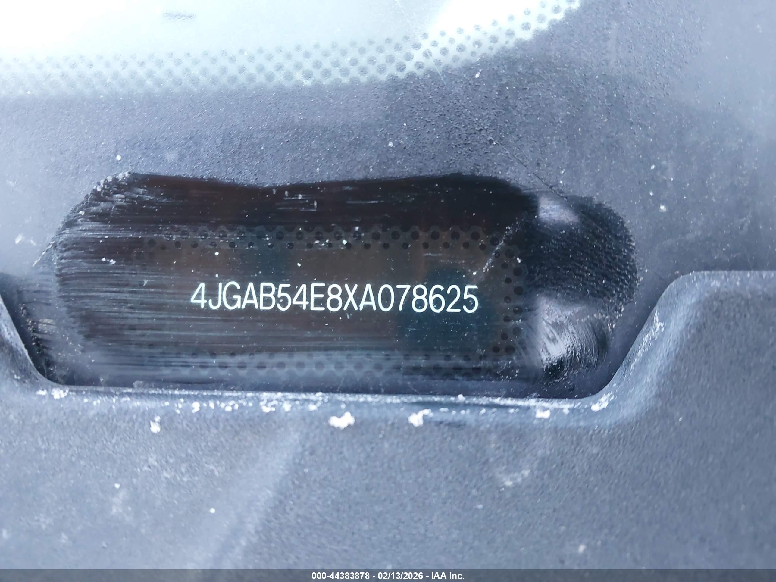 1999 Mercedes-benz Ml 320   Серебряный vin: 4JGAB54E8XA078625