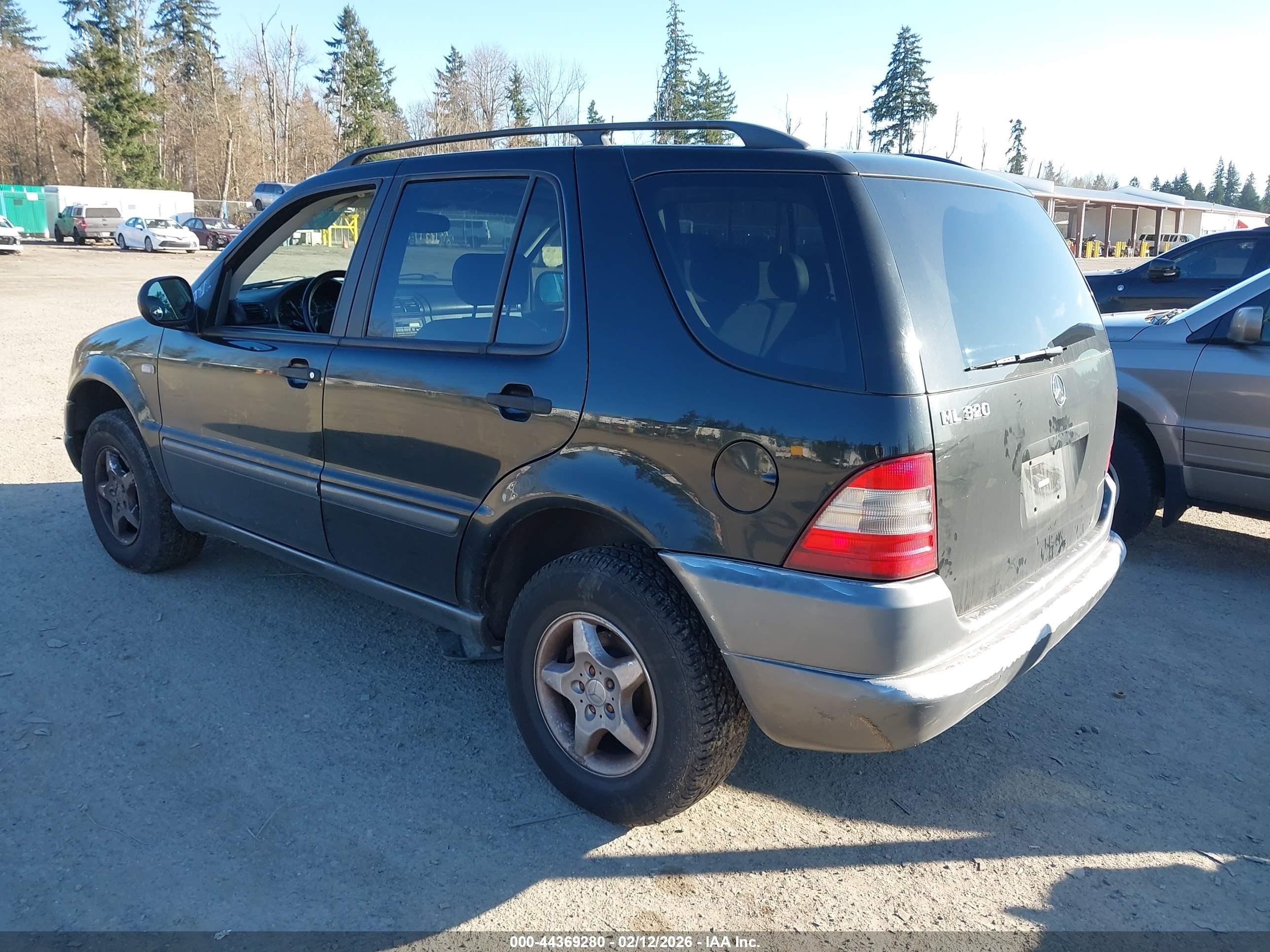 1999 Mercedes-benz Ml 320   Черный vin: 4JGAB54E8XA120503