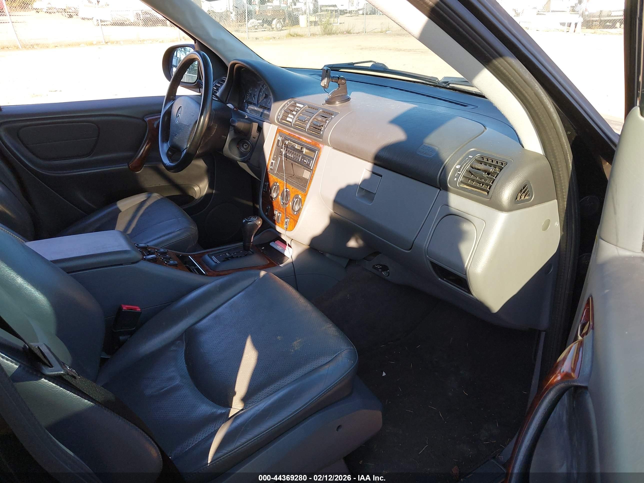 1999 Mercedes-benz Ml 320   Черный vin: 4JGAB54E8XA120503
