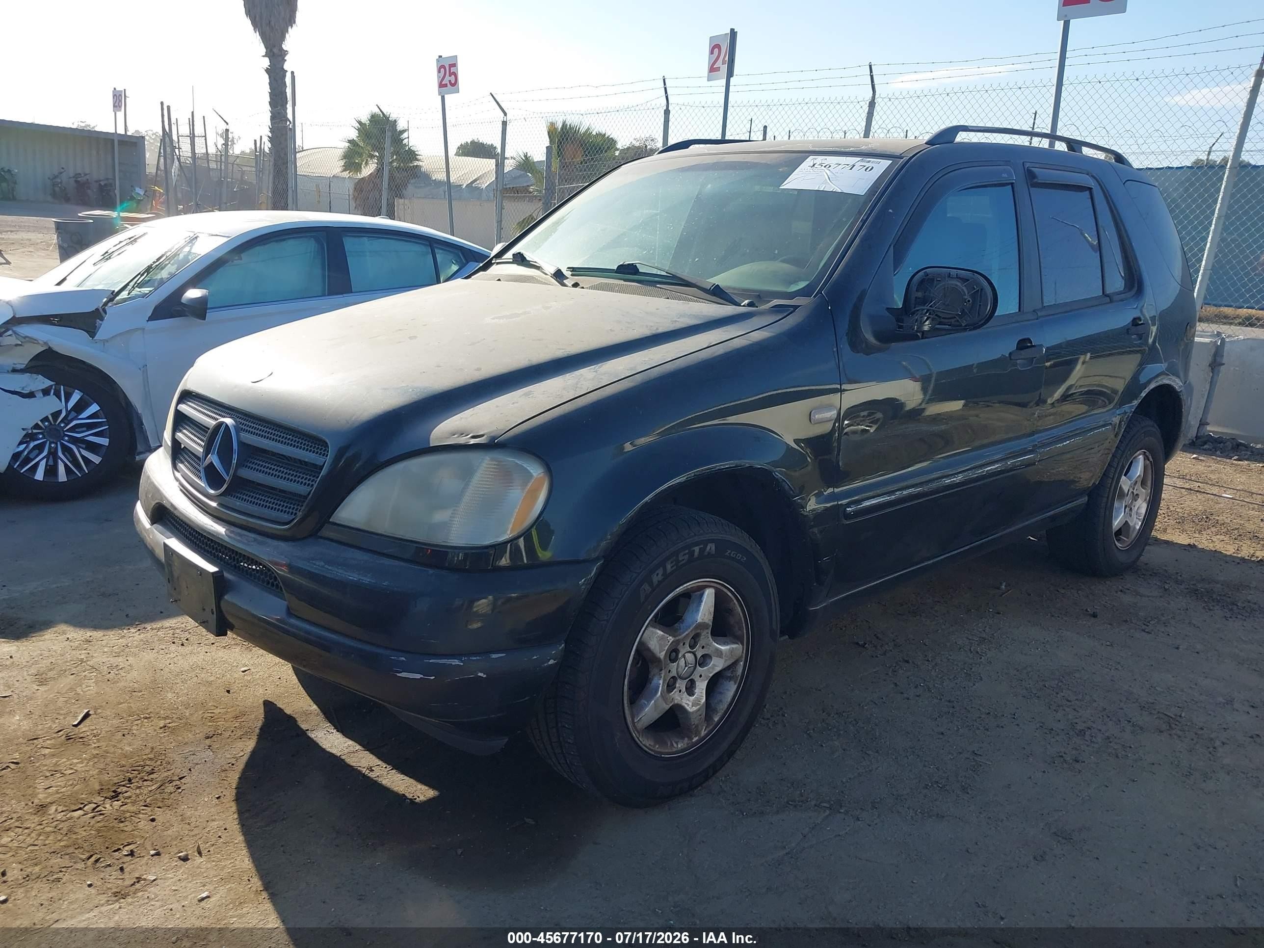 2000 Mercedes-benz Ml 320 Black vin: 4JGAB54E8YA161957