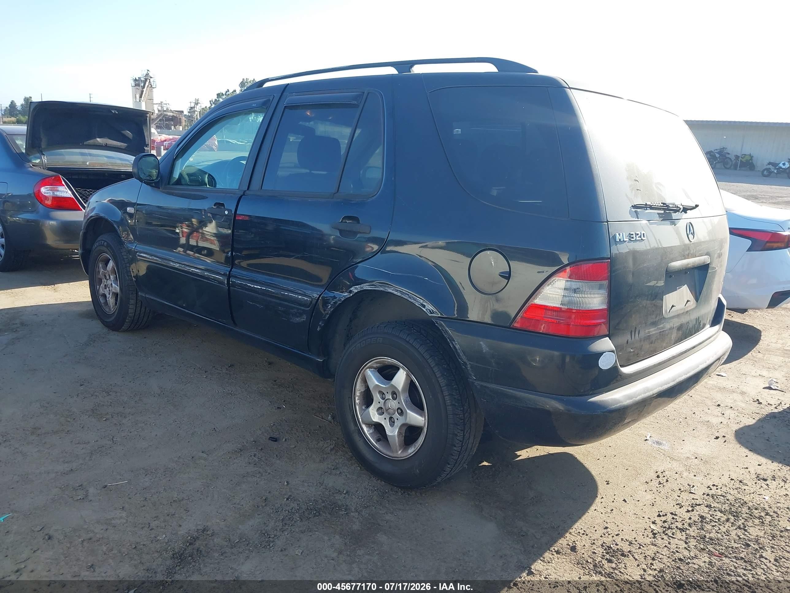 2000 Mercedes-benz Ml 320 Black vin: 4JGAB54E8YA161957