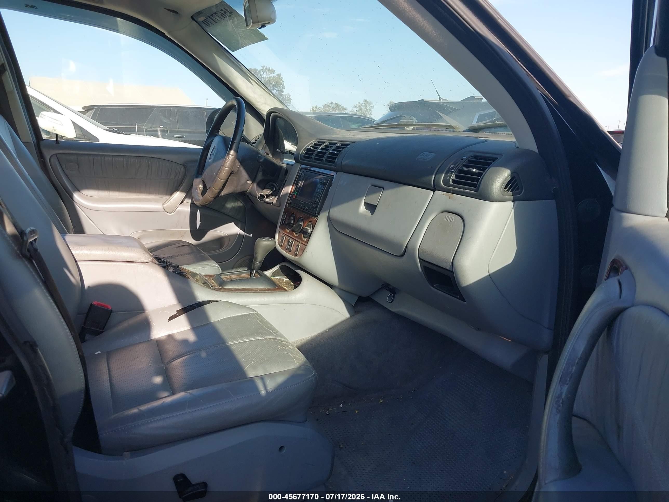 2000 Mercedes-benz Ml 320 Black vin: 4JGAB54E8YA161957