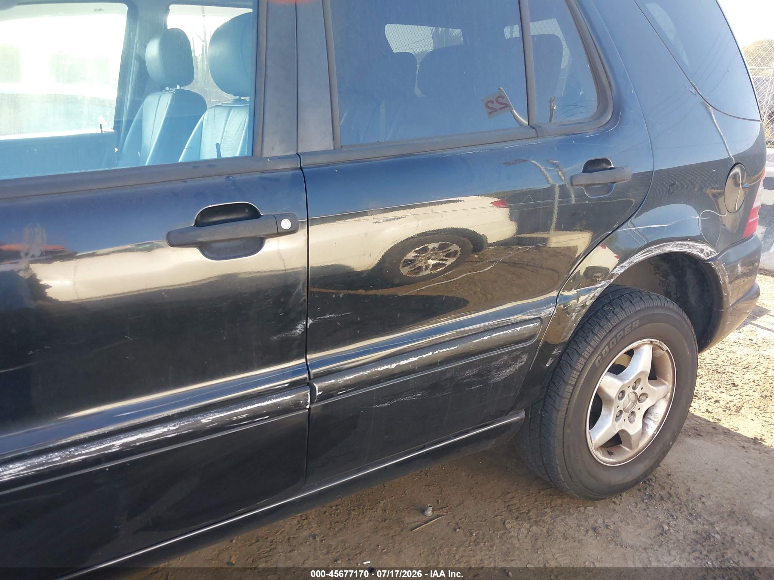 2000 Mercedes-benz Ml 320 Black vin: 4JGAB54E8YA161957