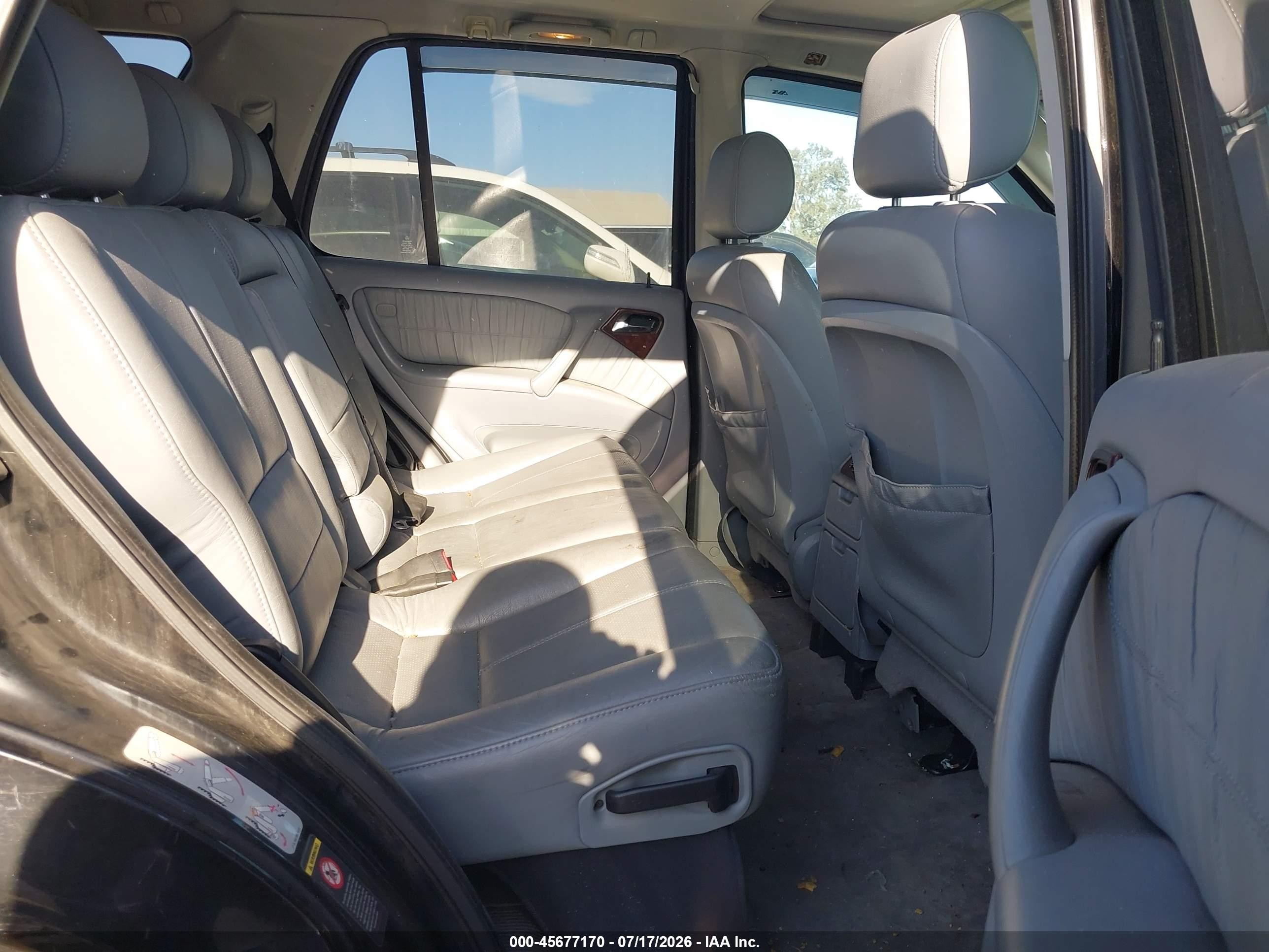 2000 Mercedes-benz Ml 320 Black vin: 4JGAB54E8YA161957