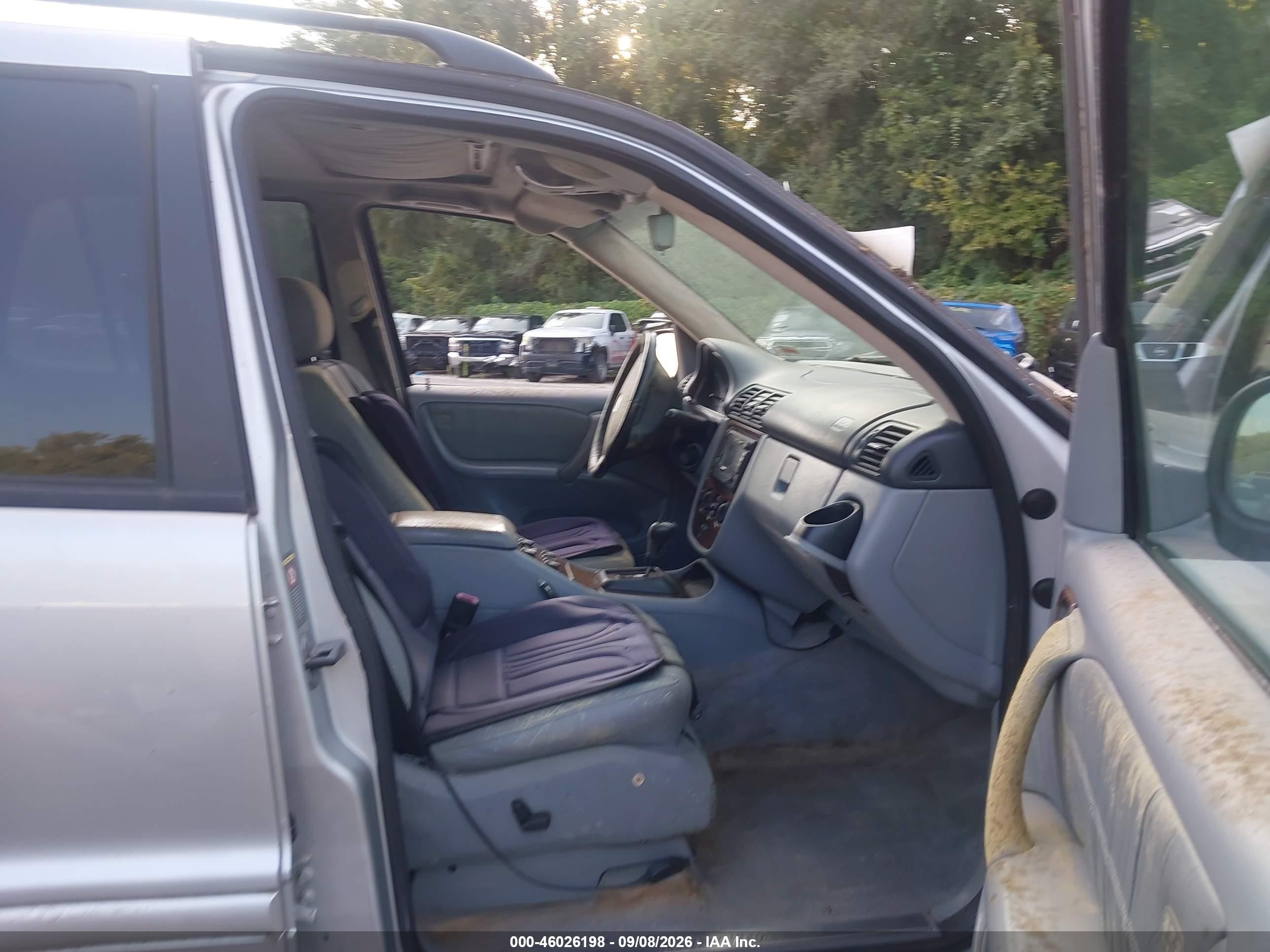 2000 Mercedes-benz Ml 320   Silver vin: 4JGAB54E8YA189919