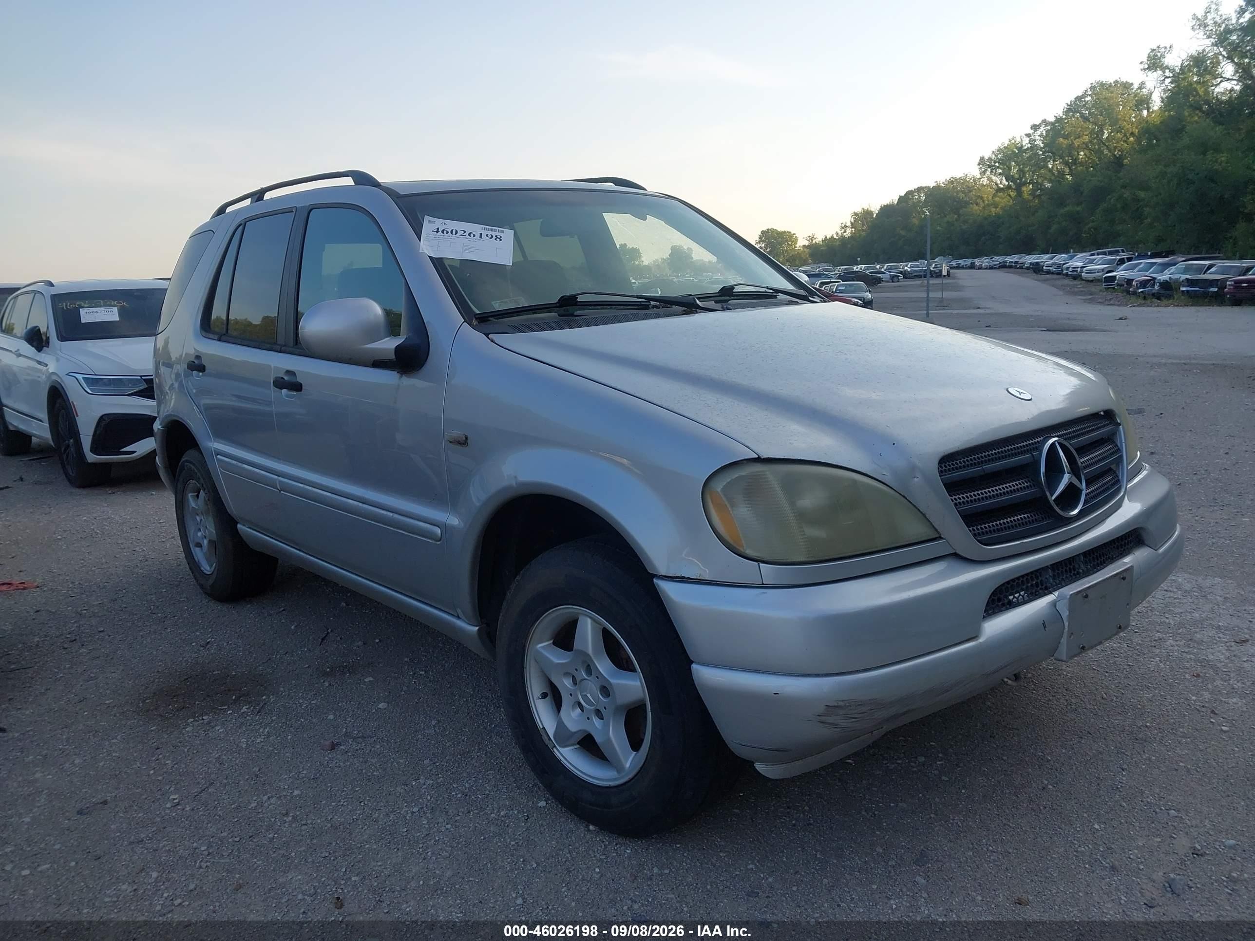 2000 Mercedes-benz Ml 320   Silver vin: 4JGAB54E8YA189919