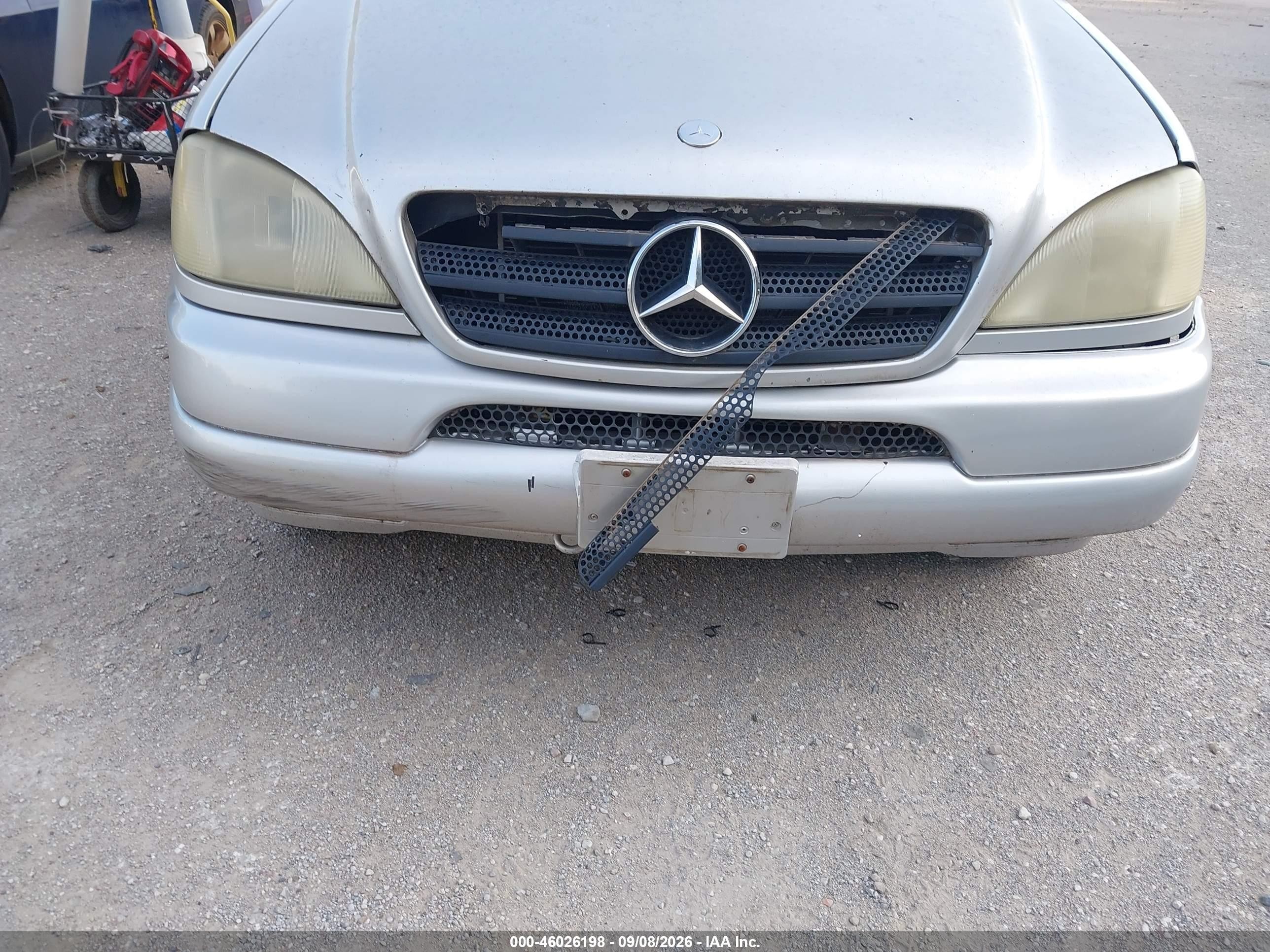 2000 Mercedes-benz Ml 320   Silver vin: 4JGAB54E8YA189919