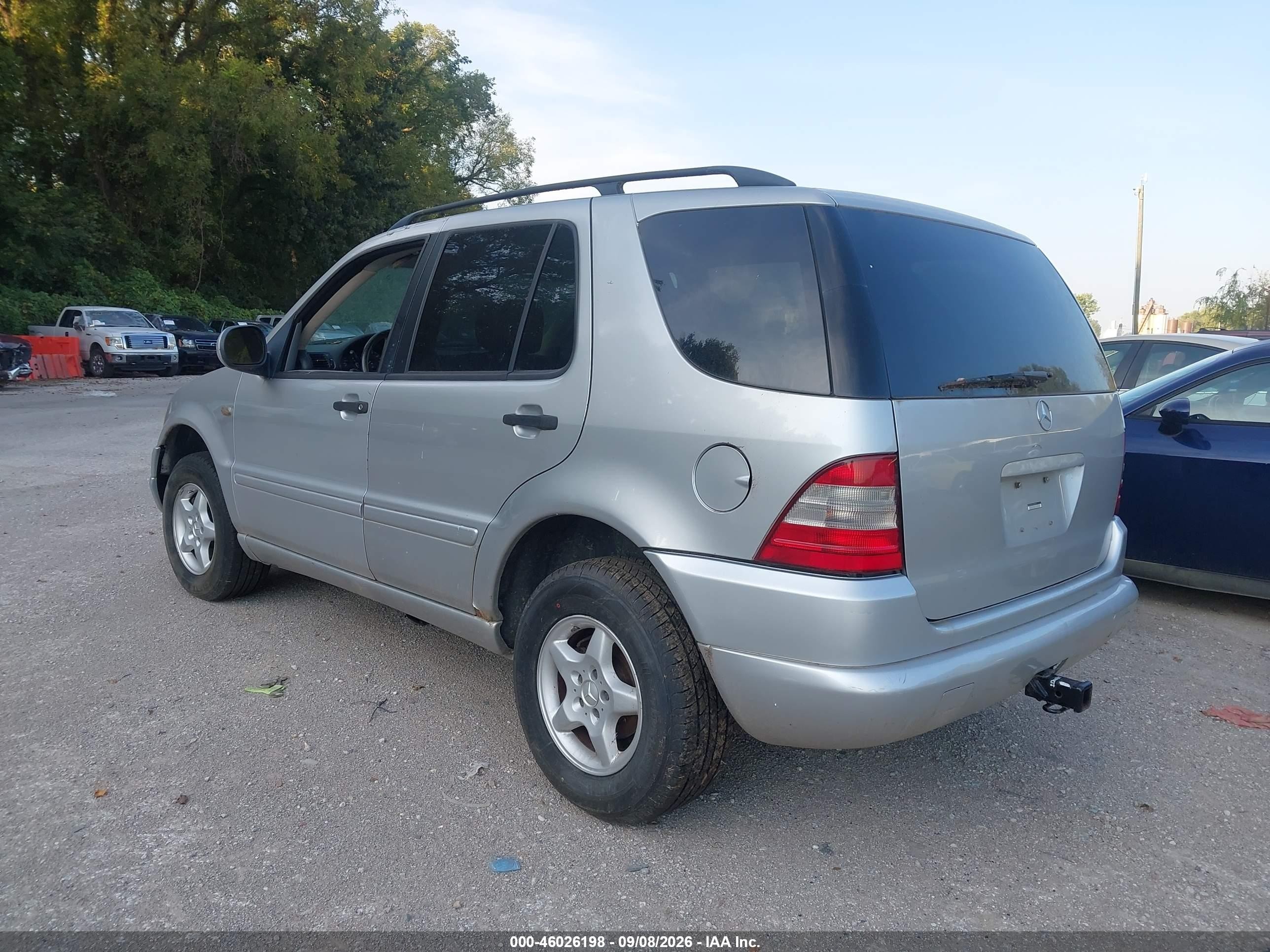 2000 Mercedes-benz Ml 320   Silver vin: 4JGAB54E8YA189919
