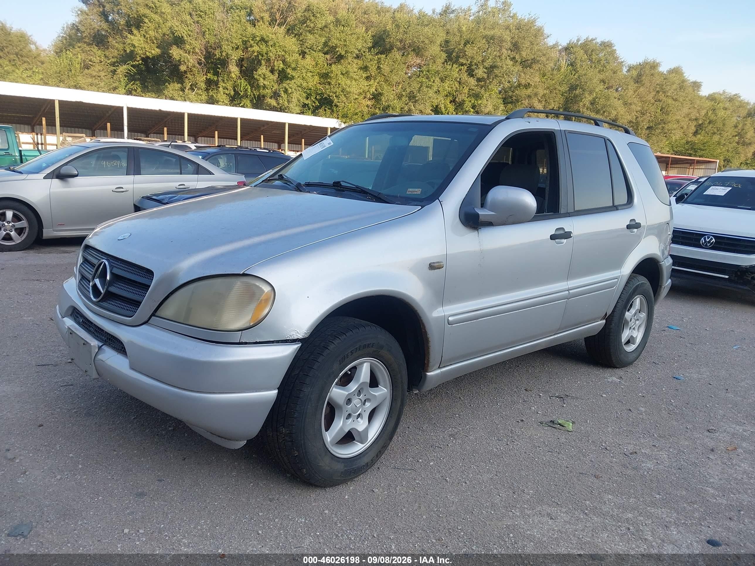2000 Mercedes-benz Ml 320   Silver vin: 4JGAB54E8YA189919