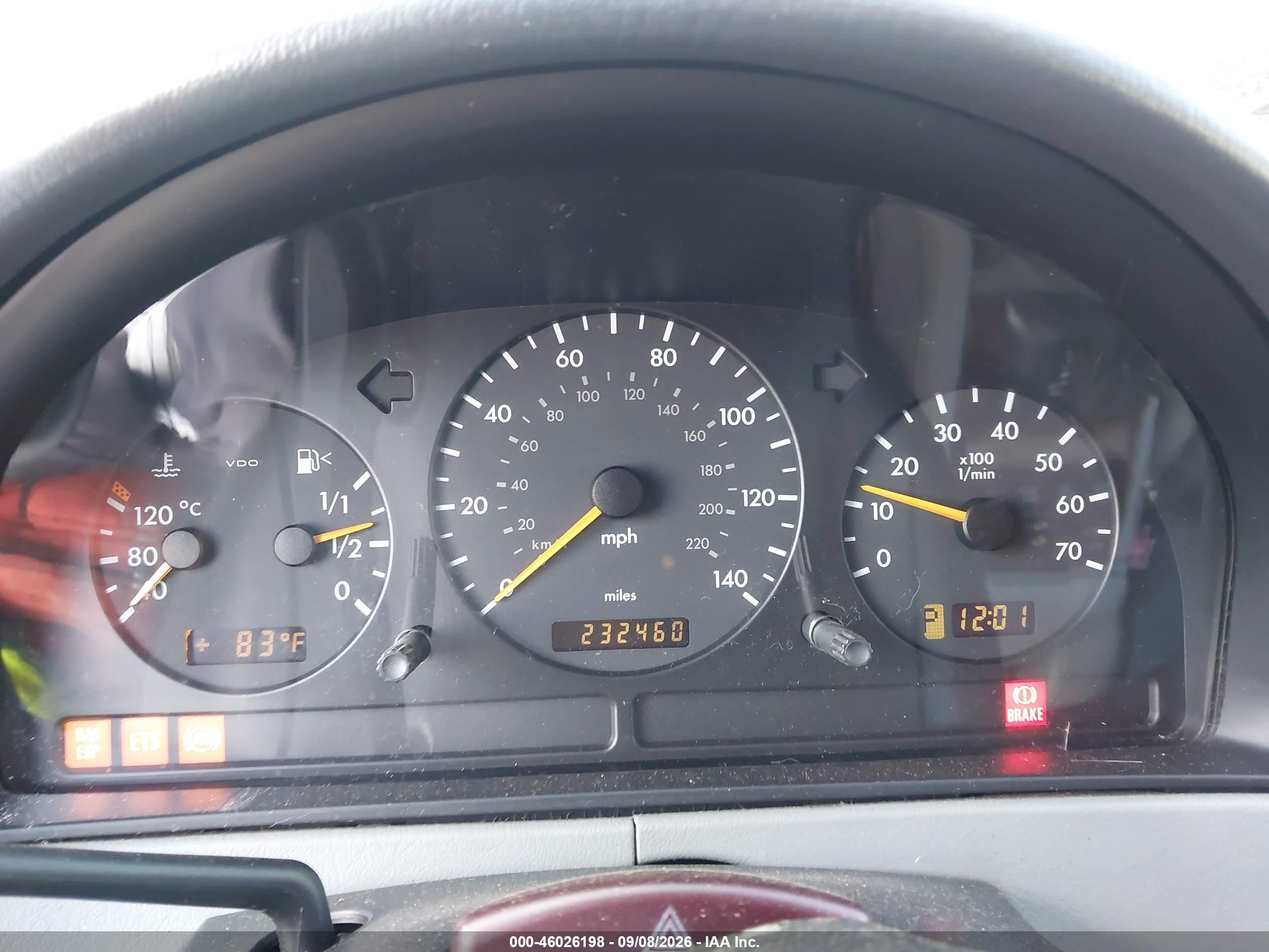 2000 Mercedes-benz Ml 320   Silver vin: 4JGAB54E8YA189919