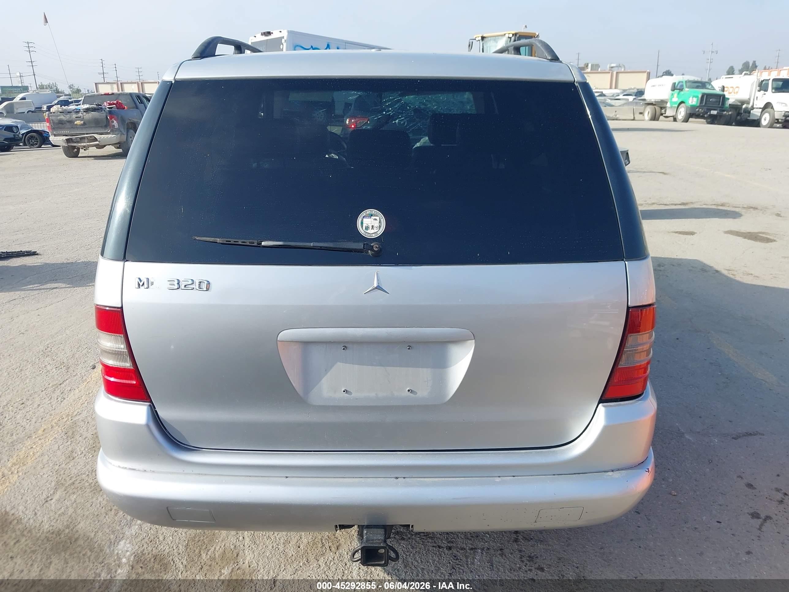 1999 Mercedes-benz Ml 320   Silver vin: 4JGAB54E9XA083364