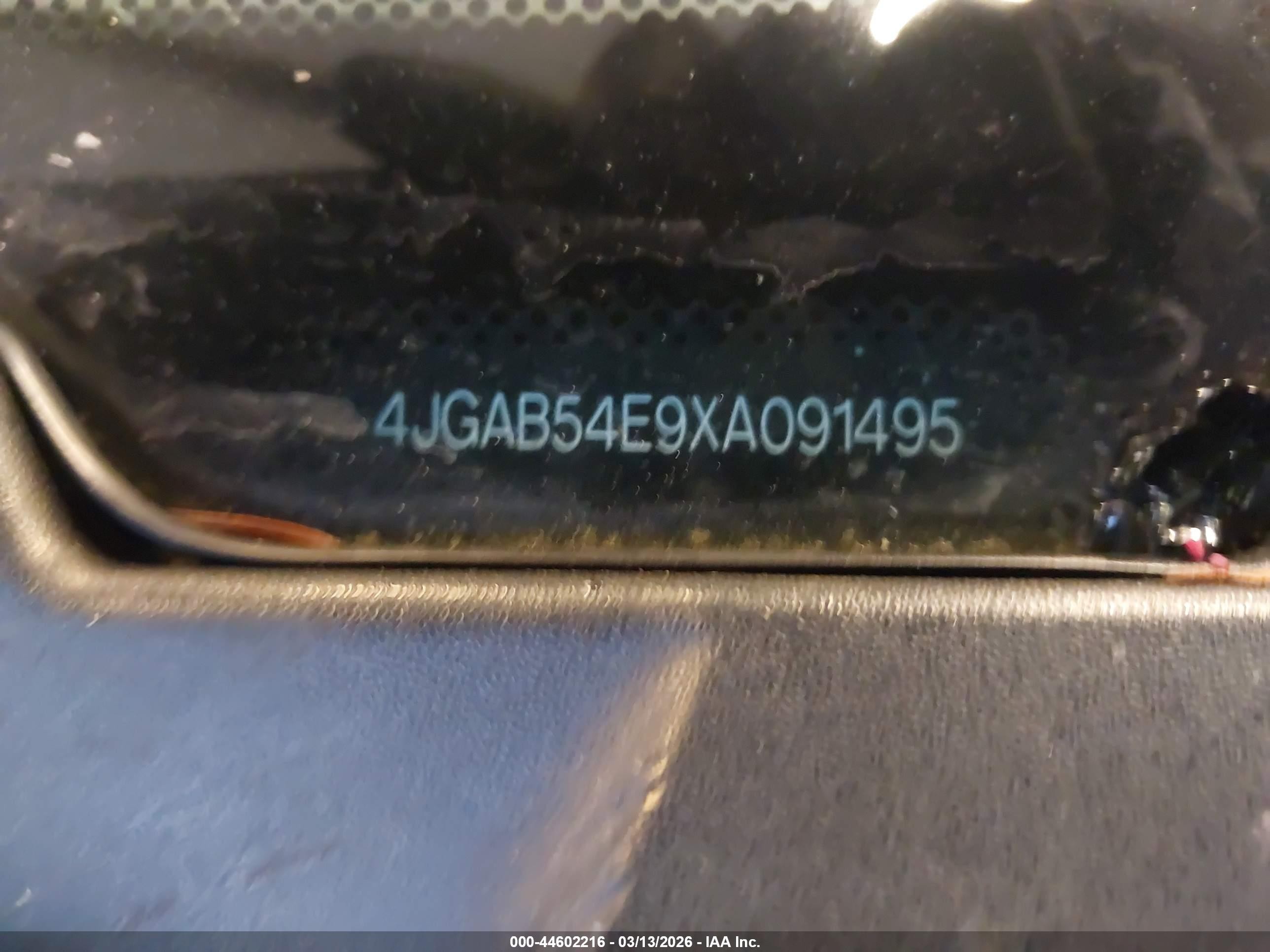 1999 Mercedes-benz Ml 320   Серебряный vin: 4JGAB54E9XA091495
