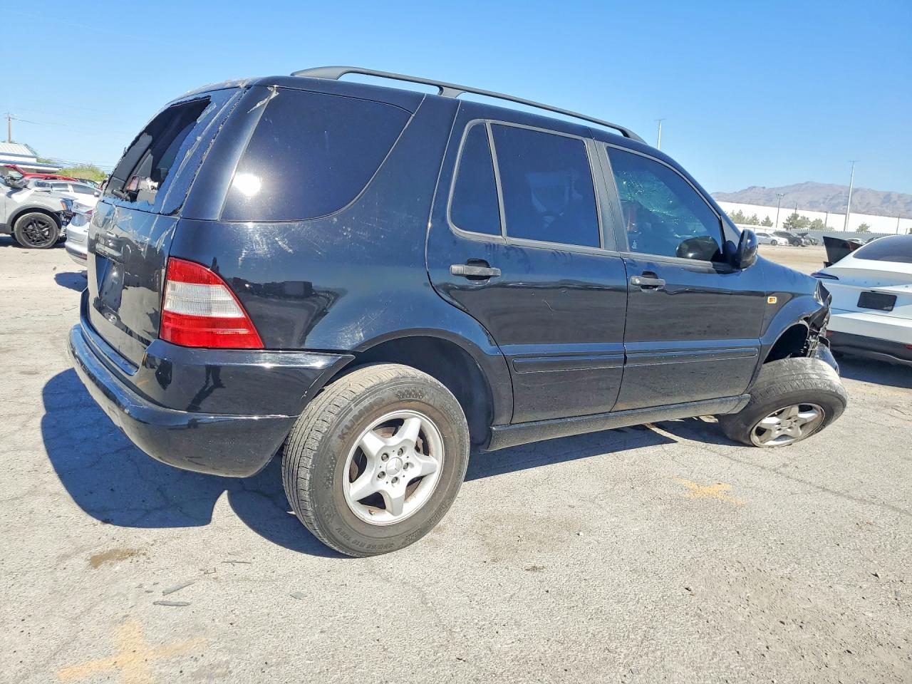 2000 Mercedes-benz Ml 320 Black vin: 4JGAB54E9YA204119
