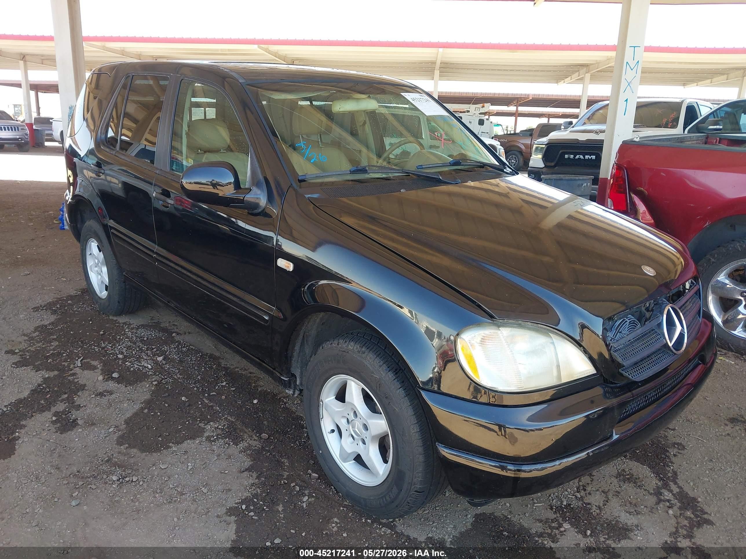 2000 Mercedes-benz Ml 320   Black vin: 4JGAB54E9YA212818