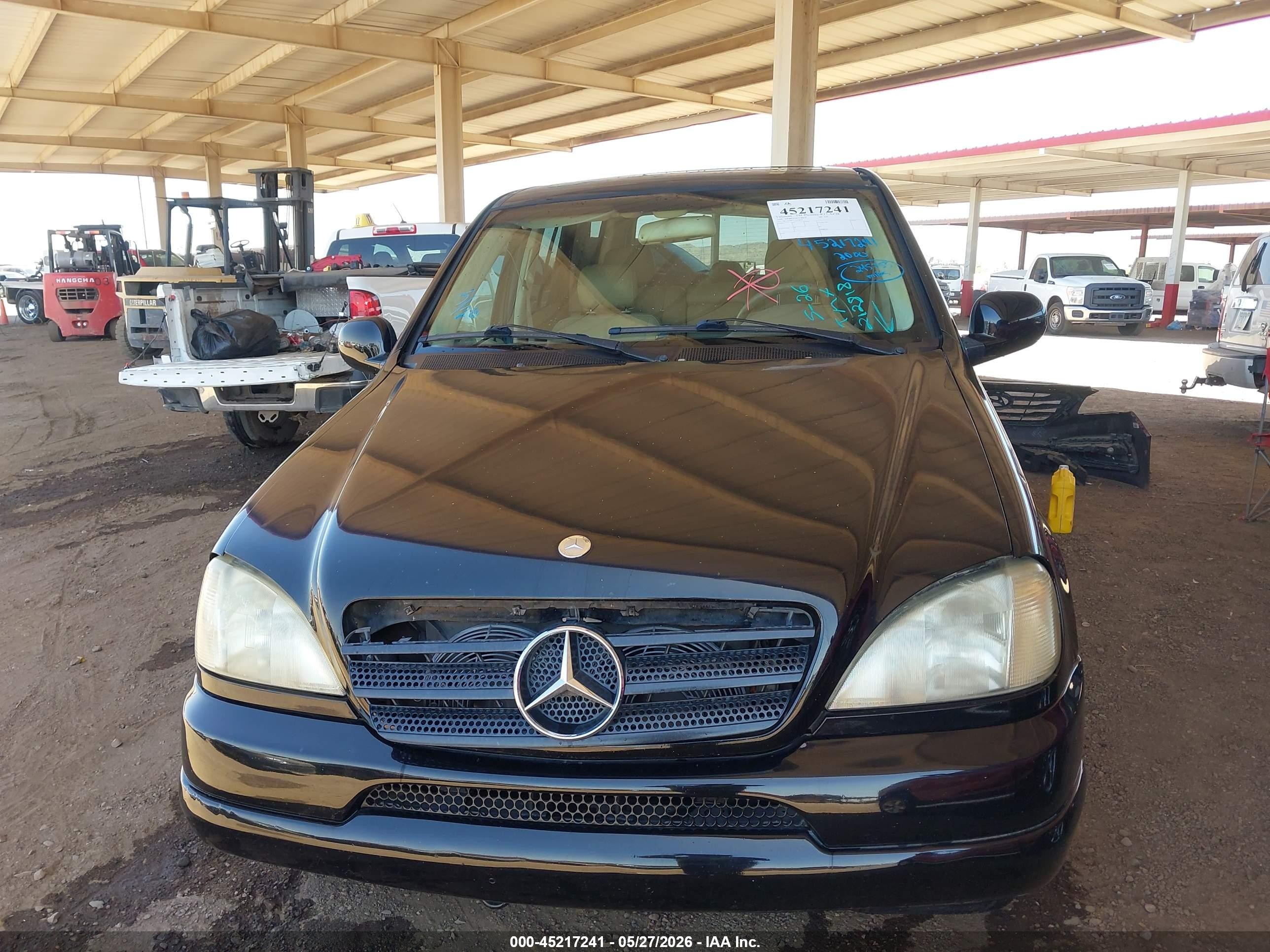 2000 Mercedes-benz Ml 320   Black vin: 4JGAB54E9YA212818