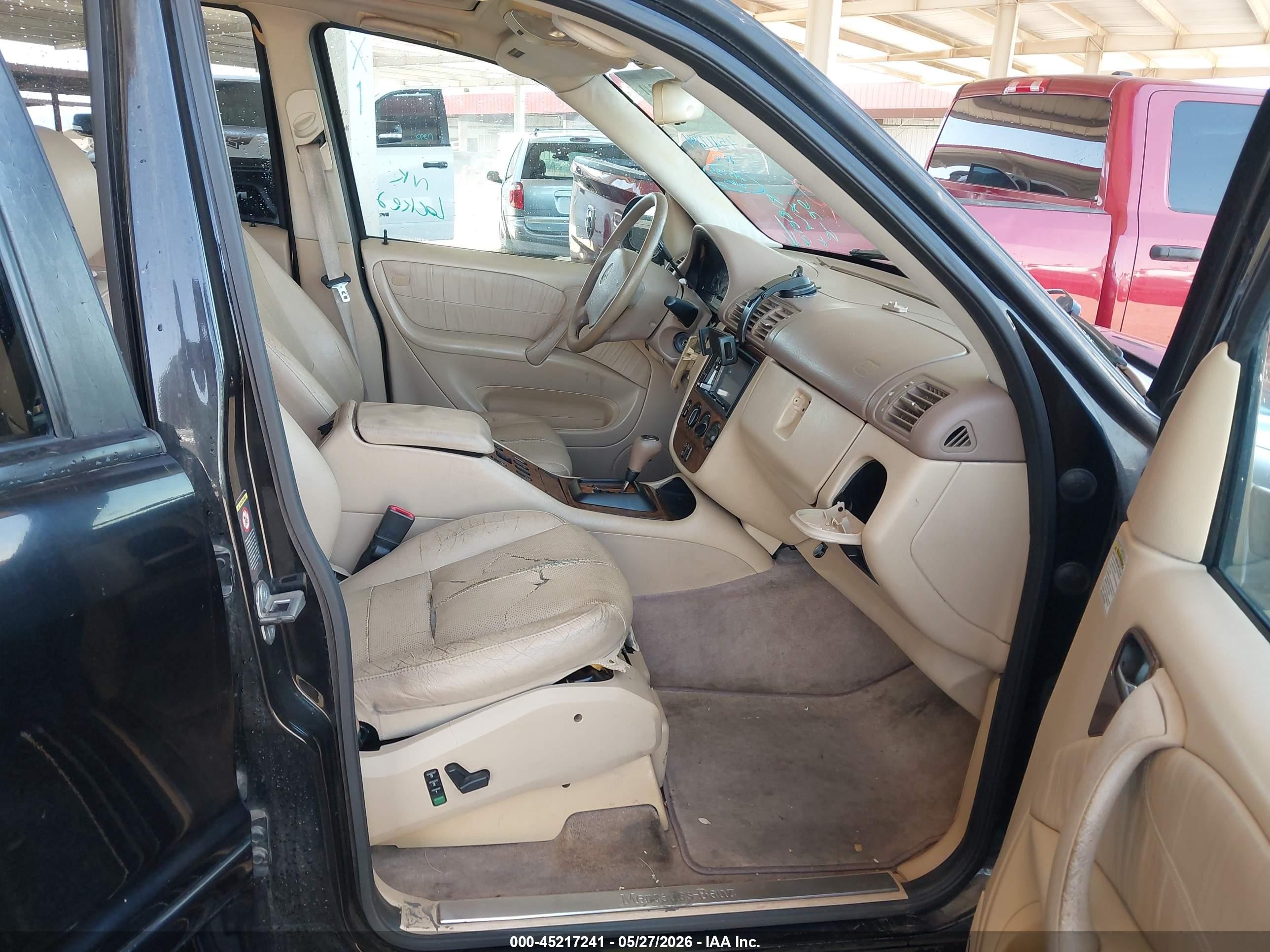2000 Mercedes-benz Ml 320   Black vin: 4JGAB54E9YA212818