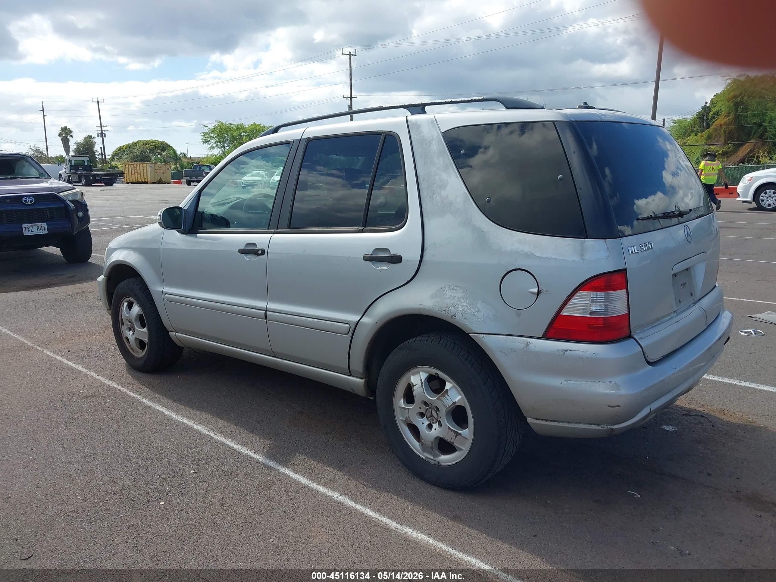 2002 Mercedes-benz Ml 320   Silver vin: 4JGAB54EX2A350326