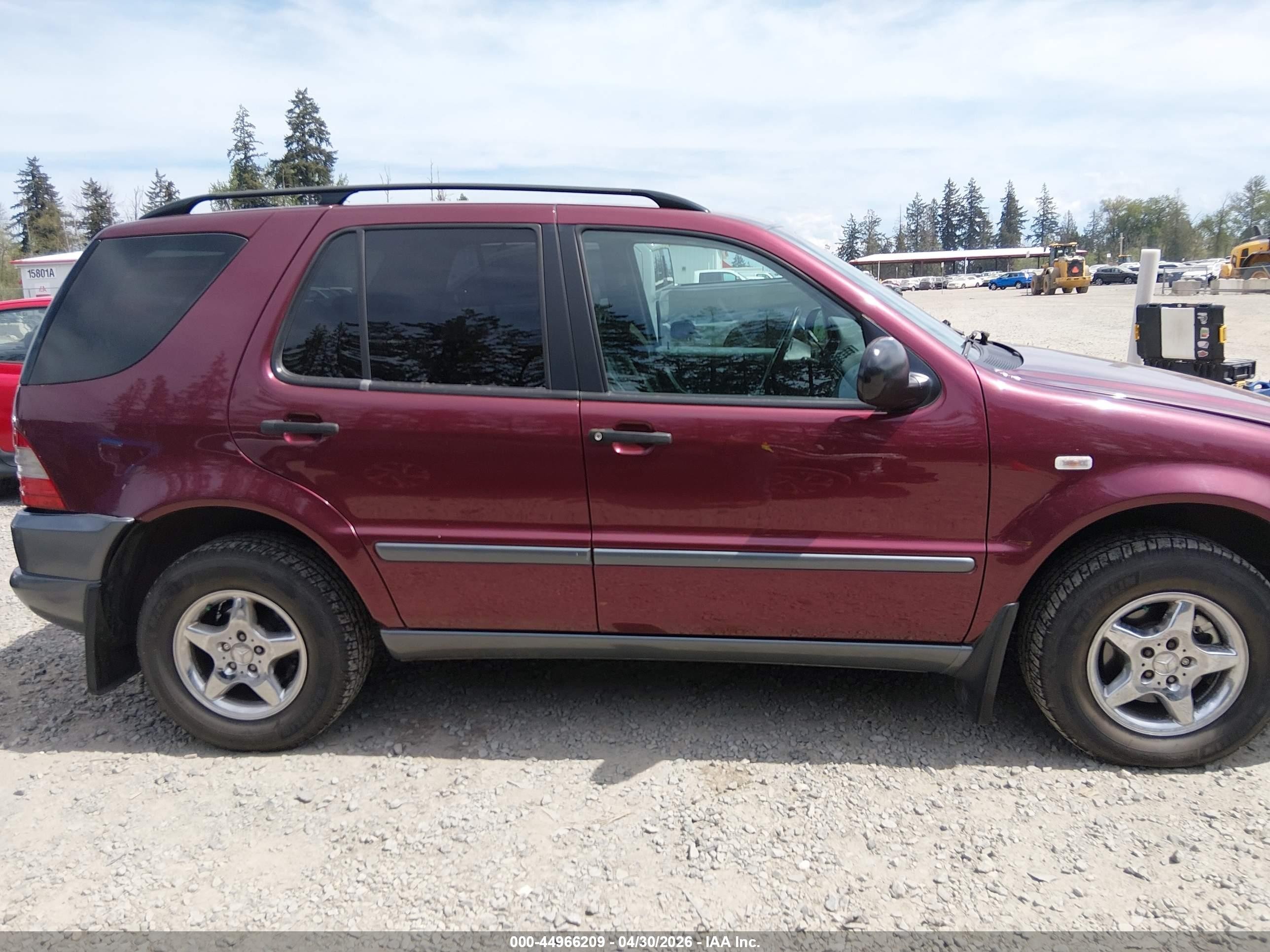 1998 Mercedes-benz Ml 320 Classic Red vin: 4JGAB54EXWA012401