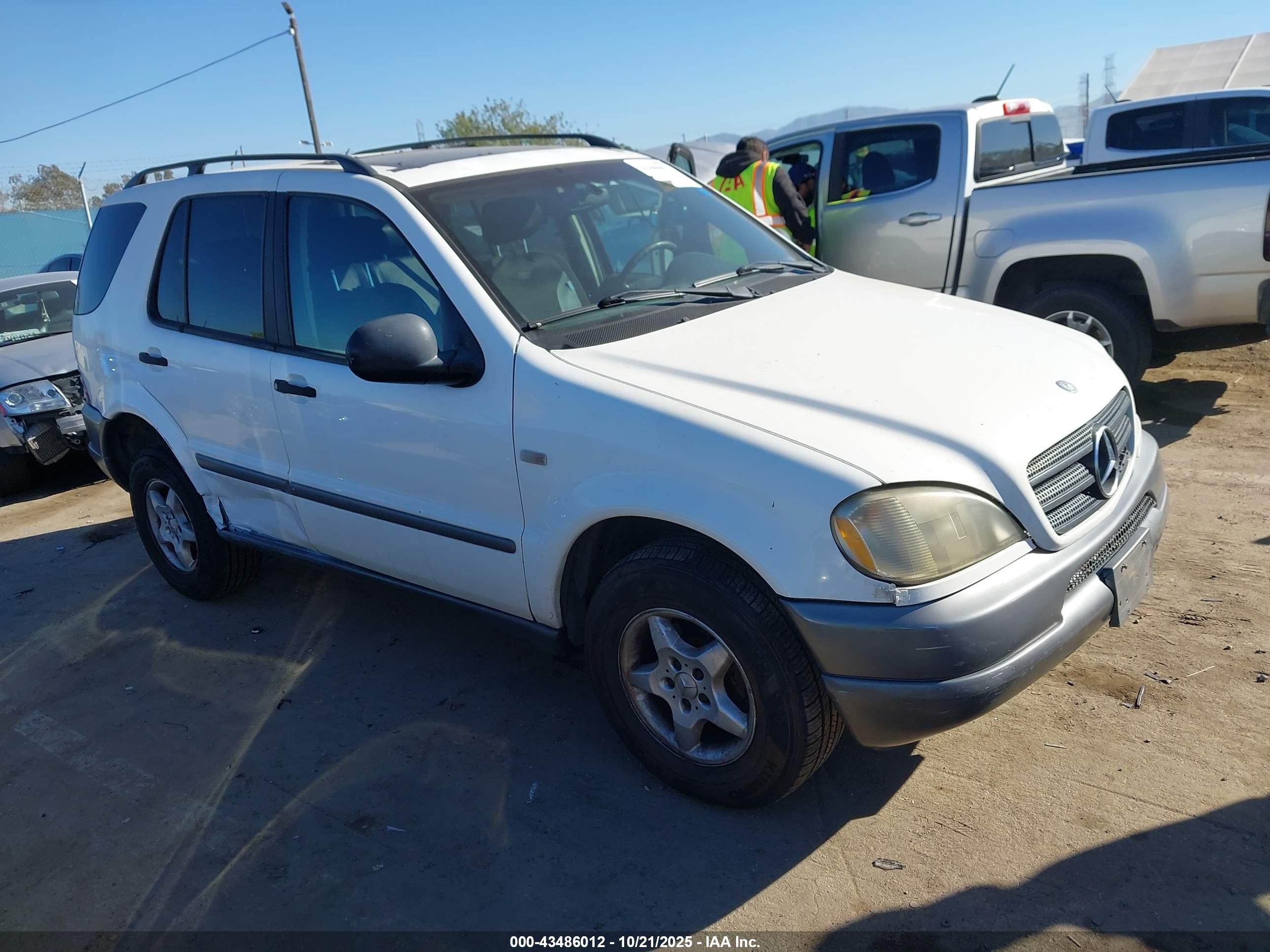1999 Mercedes-benz Ml 320 White vin: 4JGAB54EXXA133883