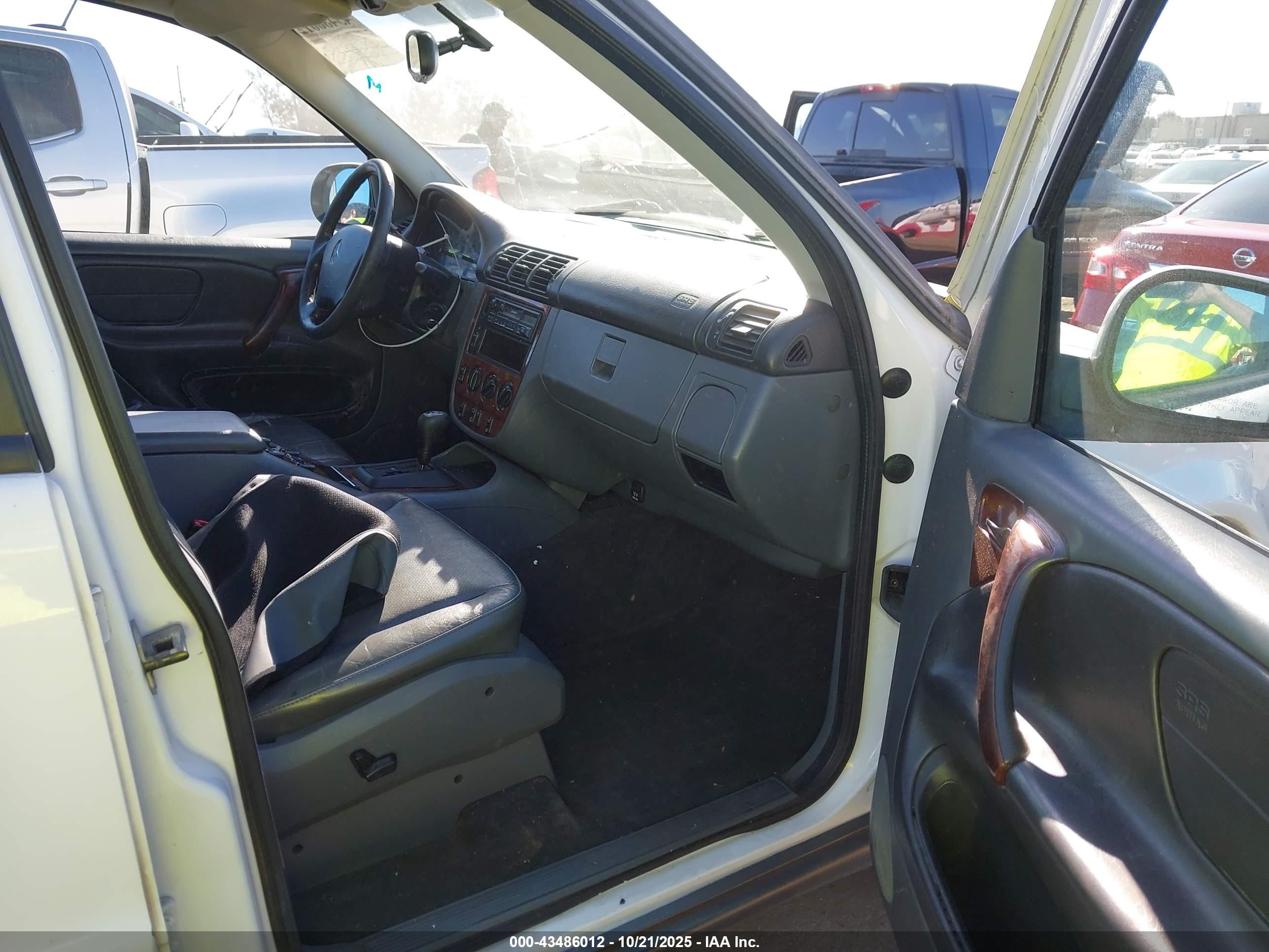 1999 Mercedes-benz Ml 320 White vin: 4JGAB54EXXA133883