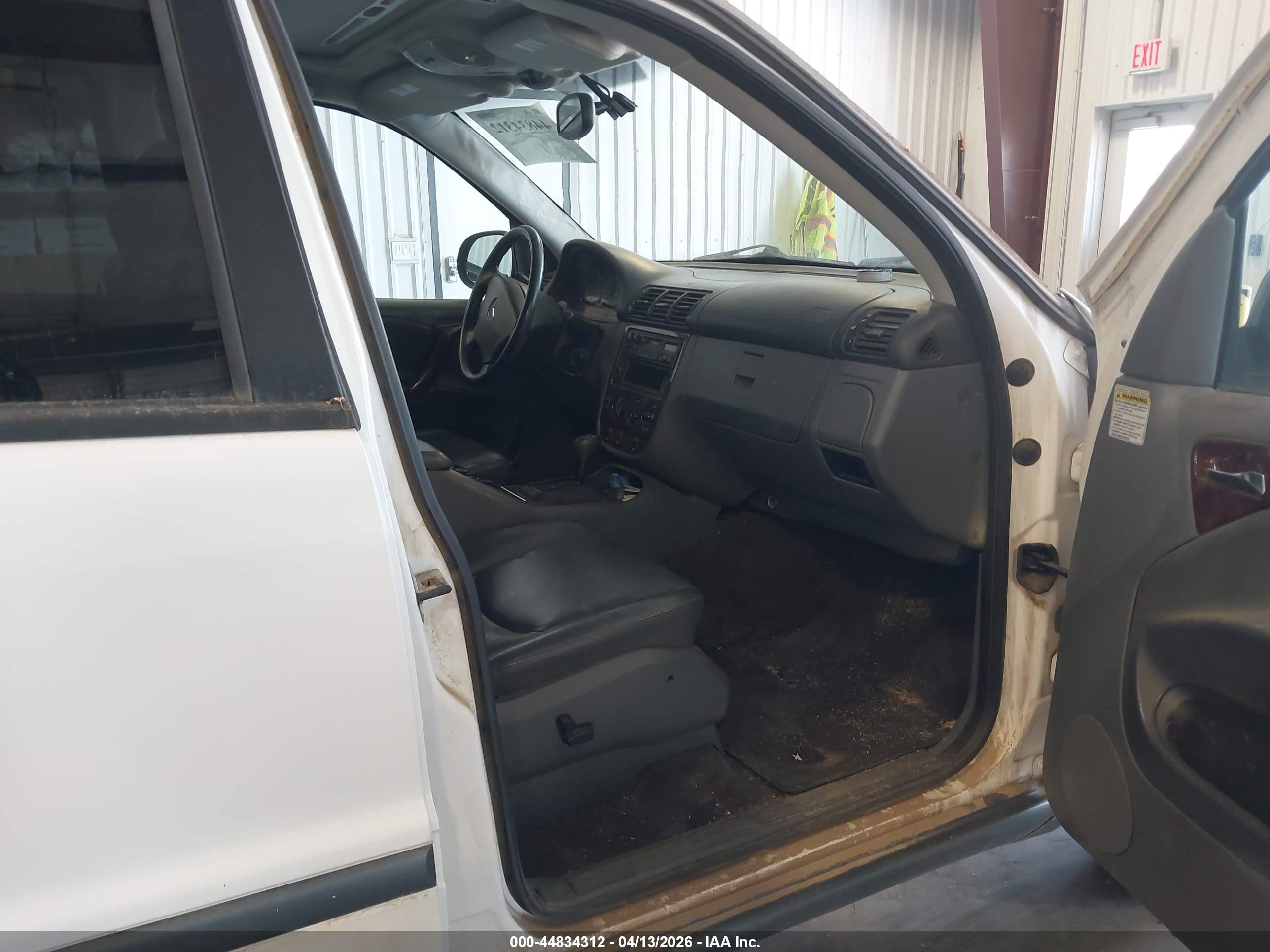 1999 Mercedes-benz Ml 320   Белый vin: 4JGAB54EXXA142549