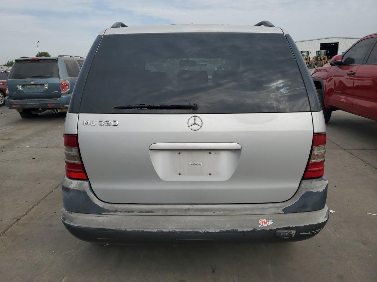 1999 Mercedes-benz Ml 320 Silver vin: 4JGAB54EXXA144608