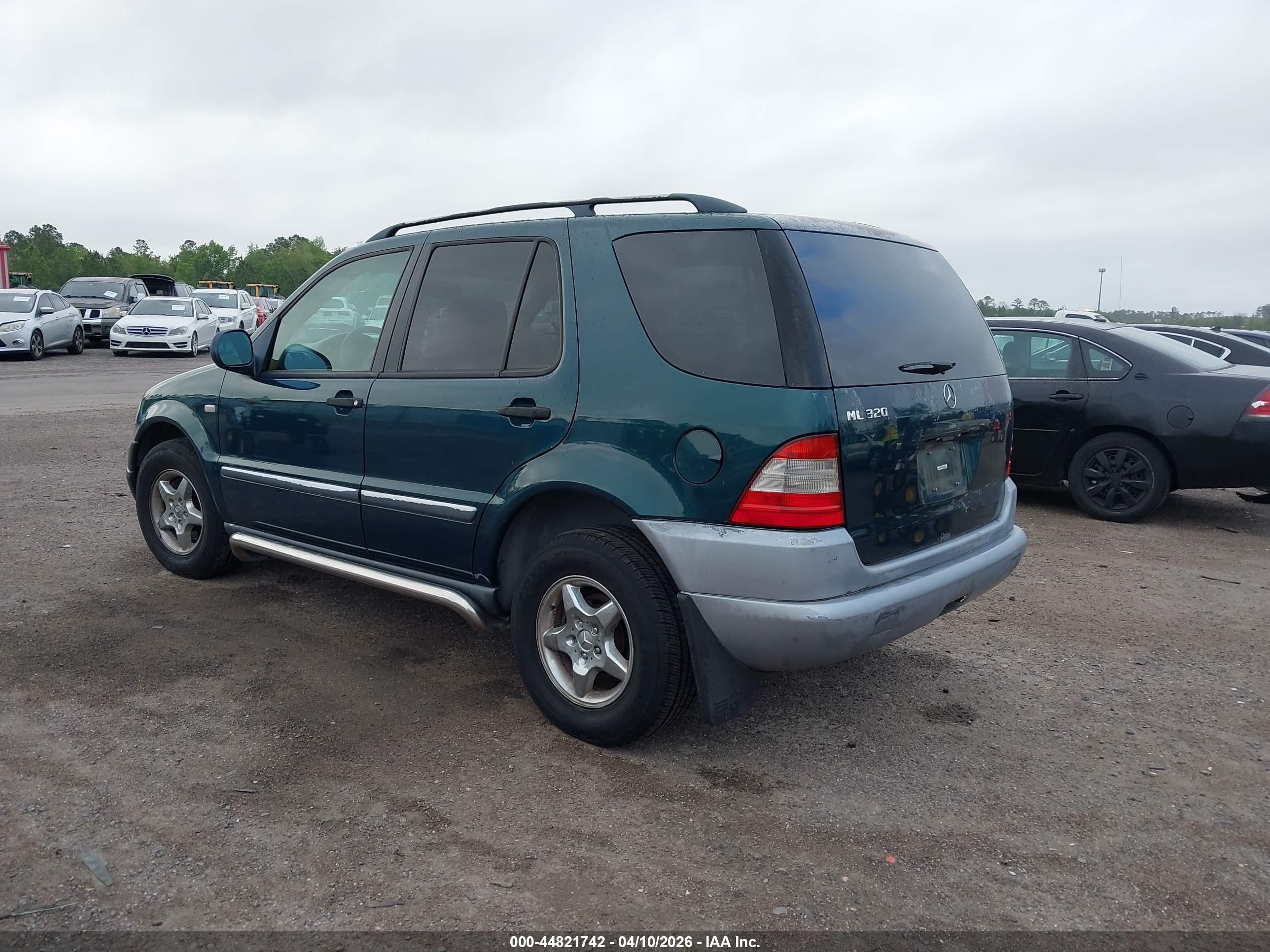 1999 Mercedes-benz Ml 320   Зеленый vin: 4JGAB54EXXA145015