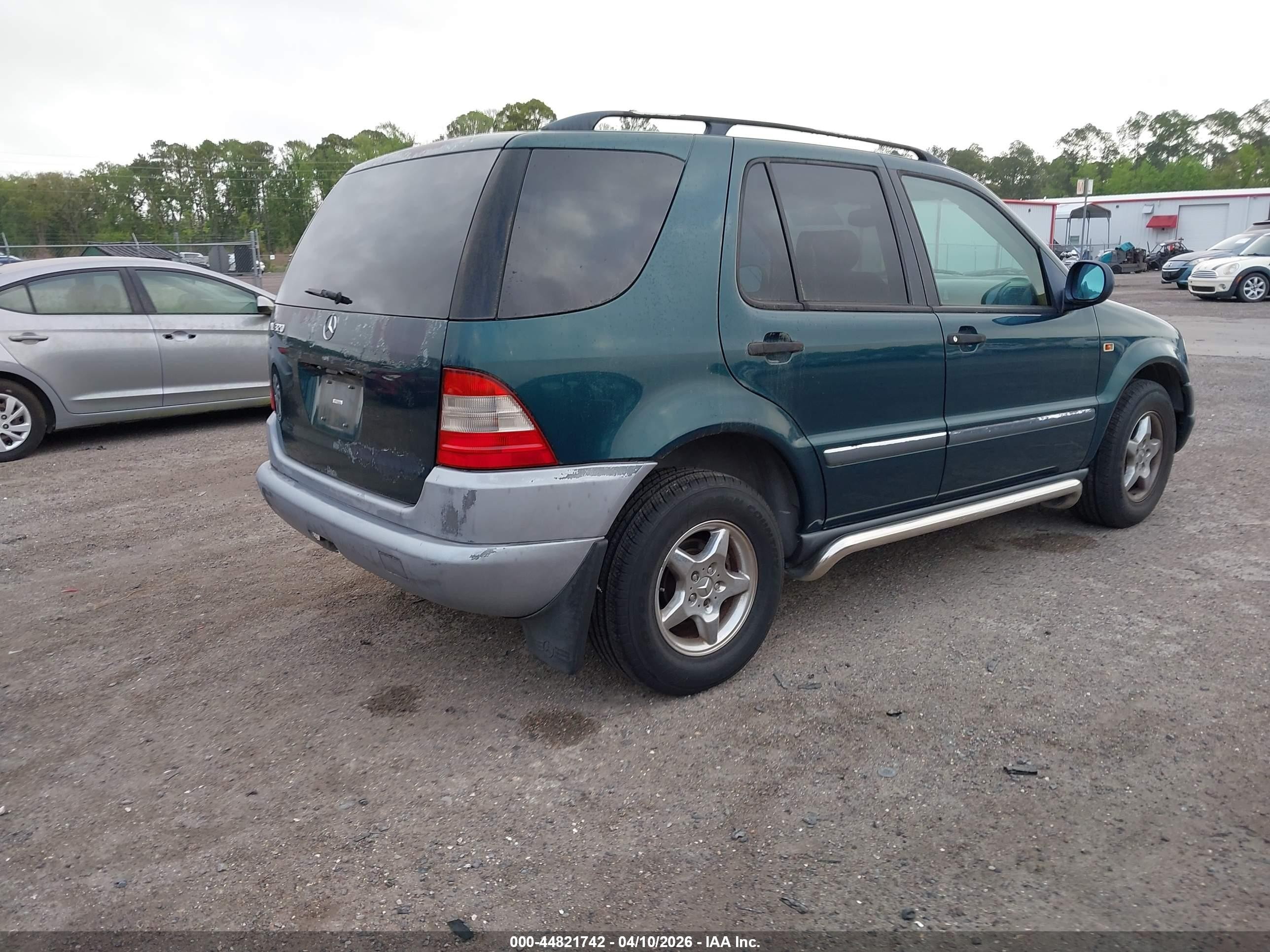 1999 Mercedes-benz Ml 320   Зеленый vin: 4JGAB54EXXA145015