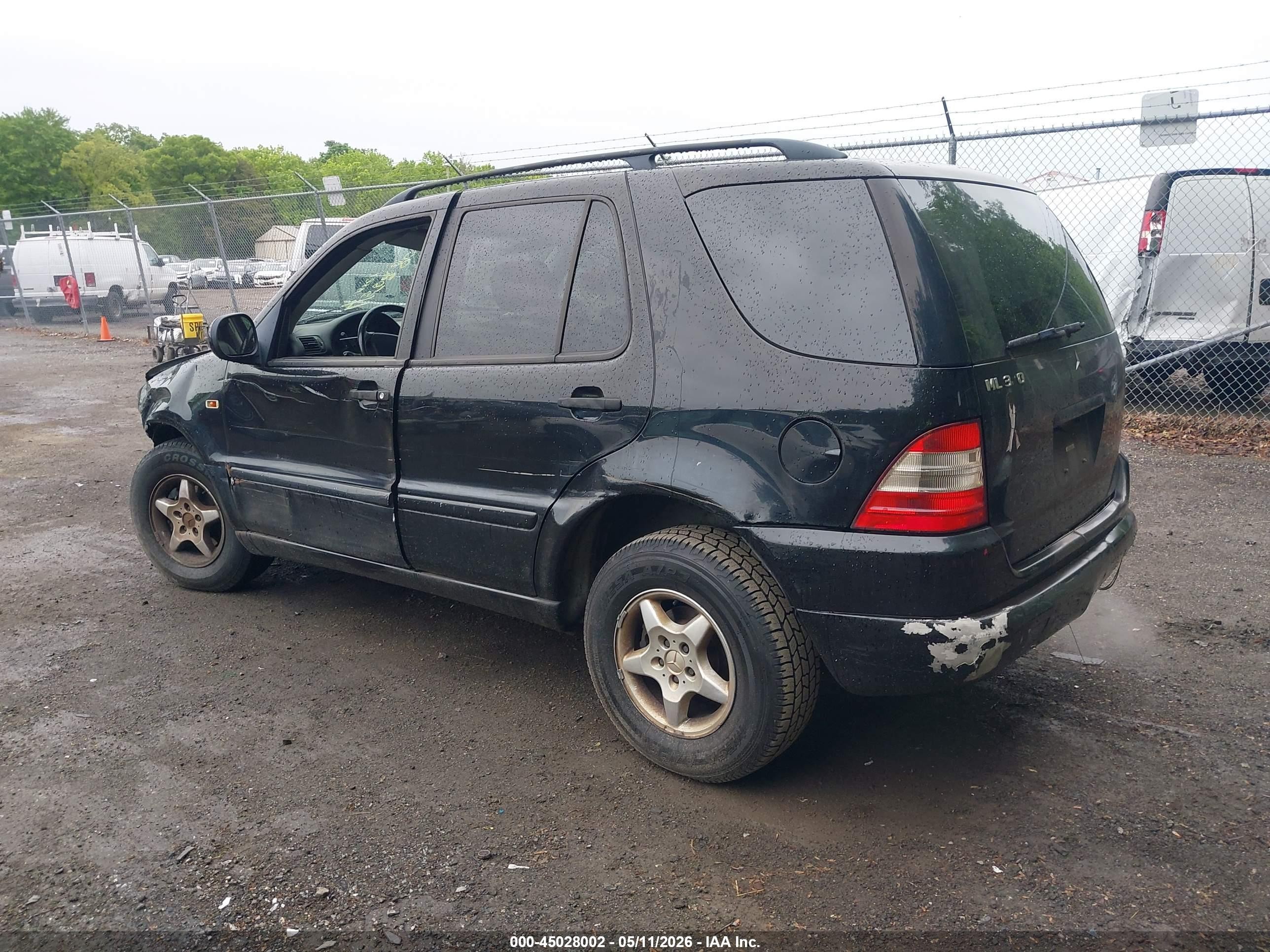 2000 Mercedes-benz Ml 320   Черный vin: 4JGAB54EXYA154539