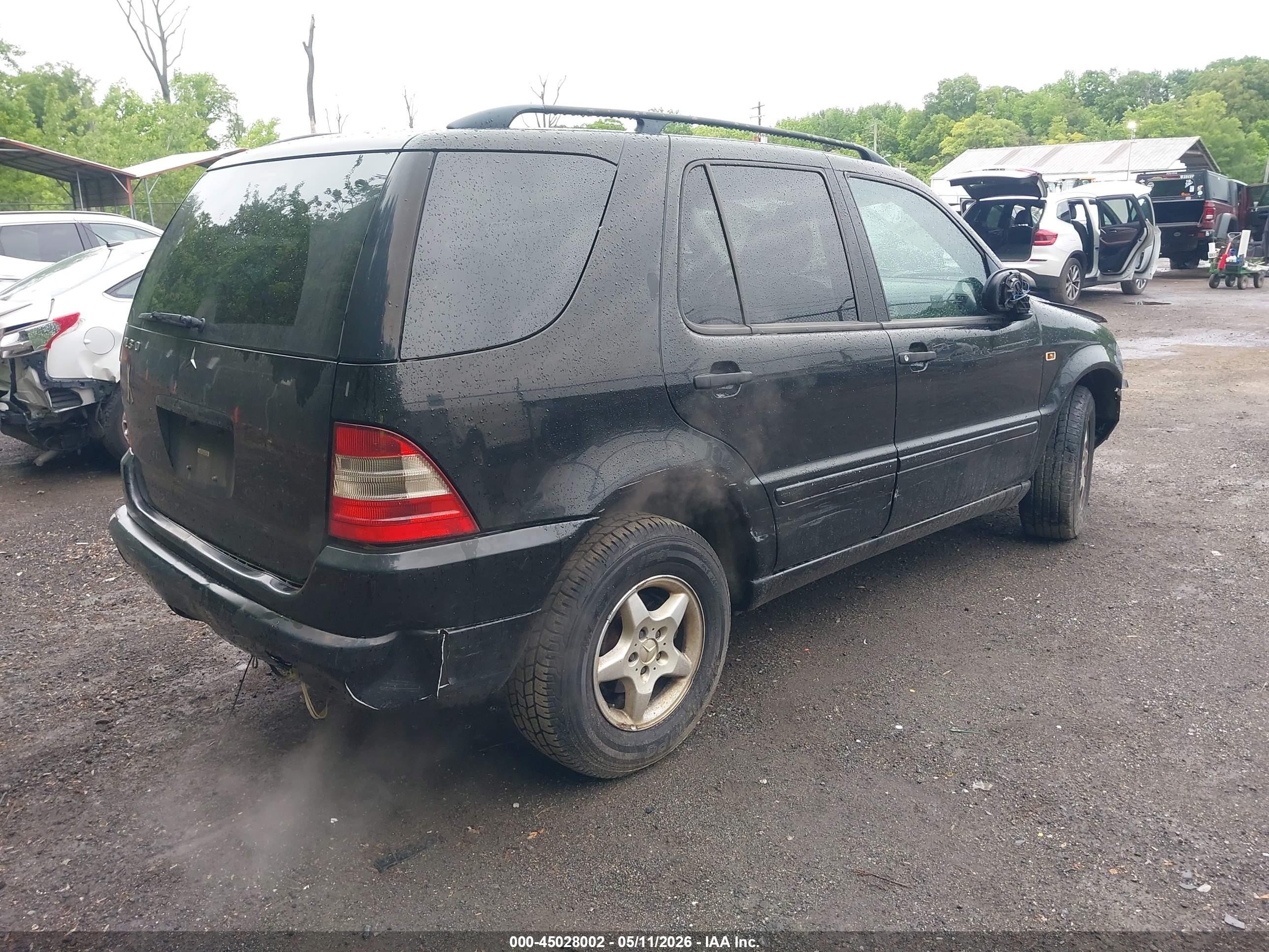 2000 Mercedes-benz Ml 320   Черный vin: 4JGAB54EXYA154539