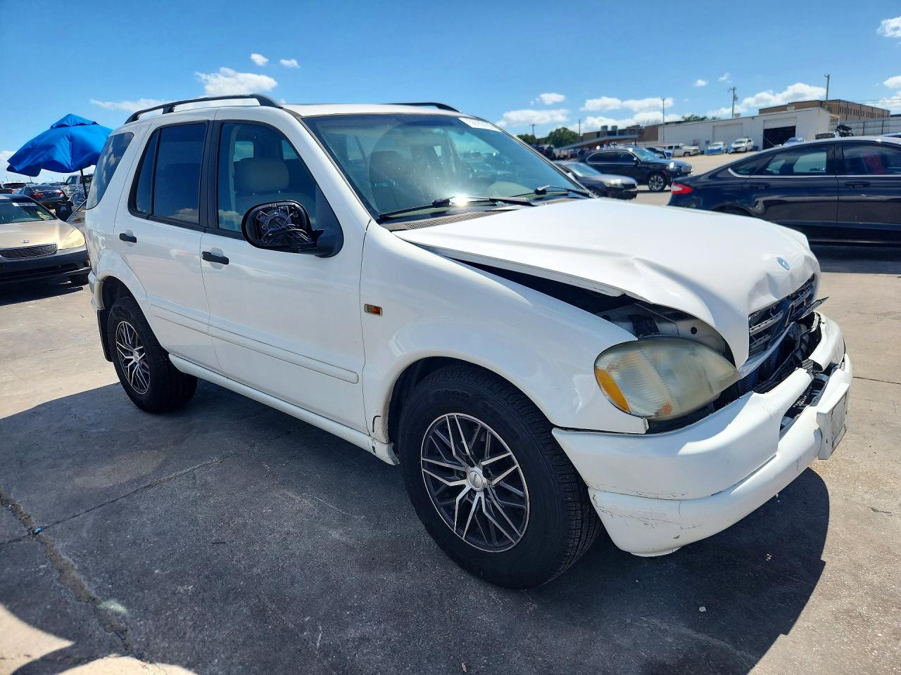 2000 Mercedes-benz Ml 320 White vin: 4JGAB54EXYA193969