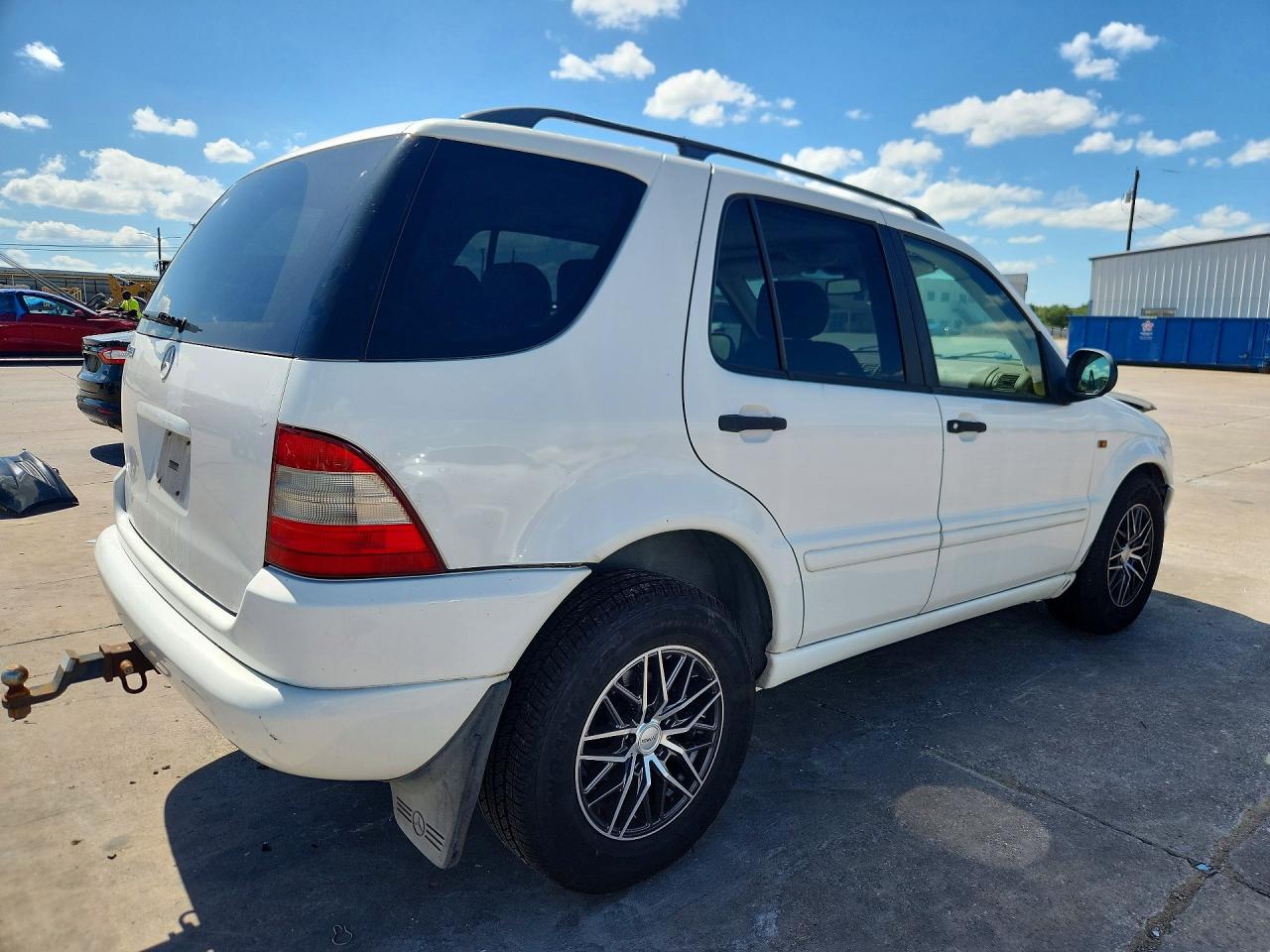 2000 Mercedes-benz Ml 320 White vin: 4JGAB54EXYA193969