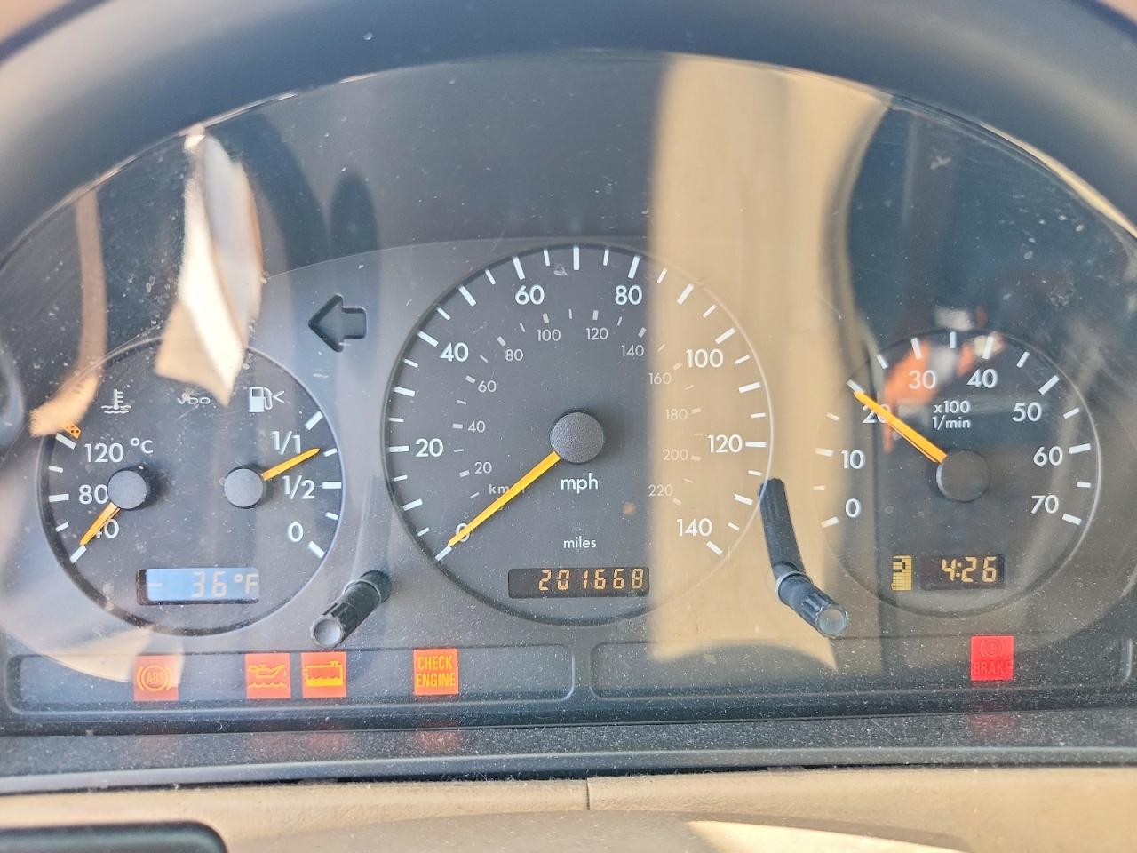 2000 Mercedes-benz Ml 320 White vin: 4JGAB54EXYA193969