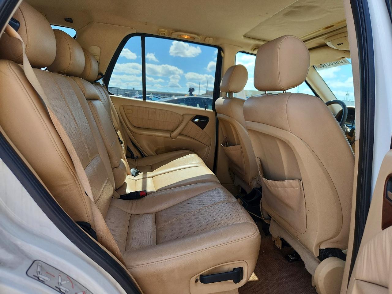 2000 Mercedes-benz Ml 320 White vin: 4JGAB54EXYA193969