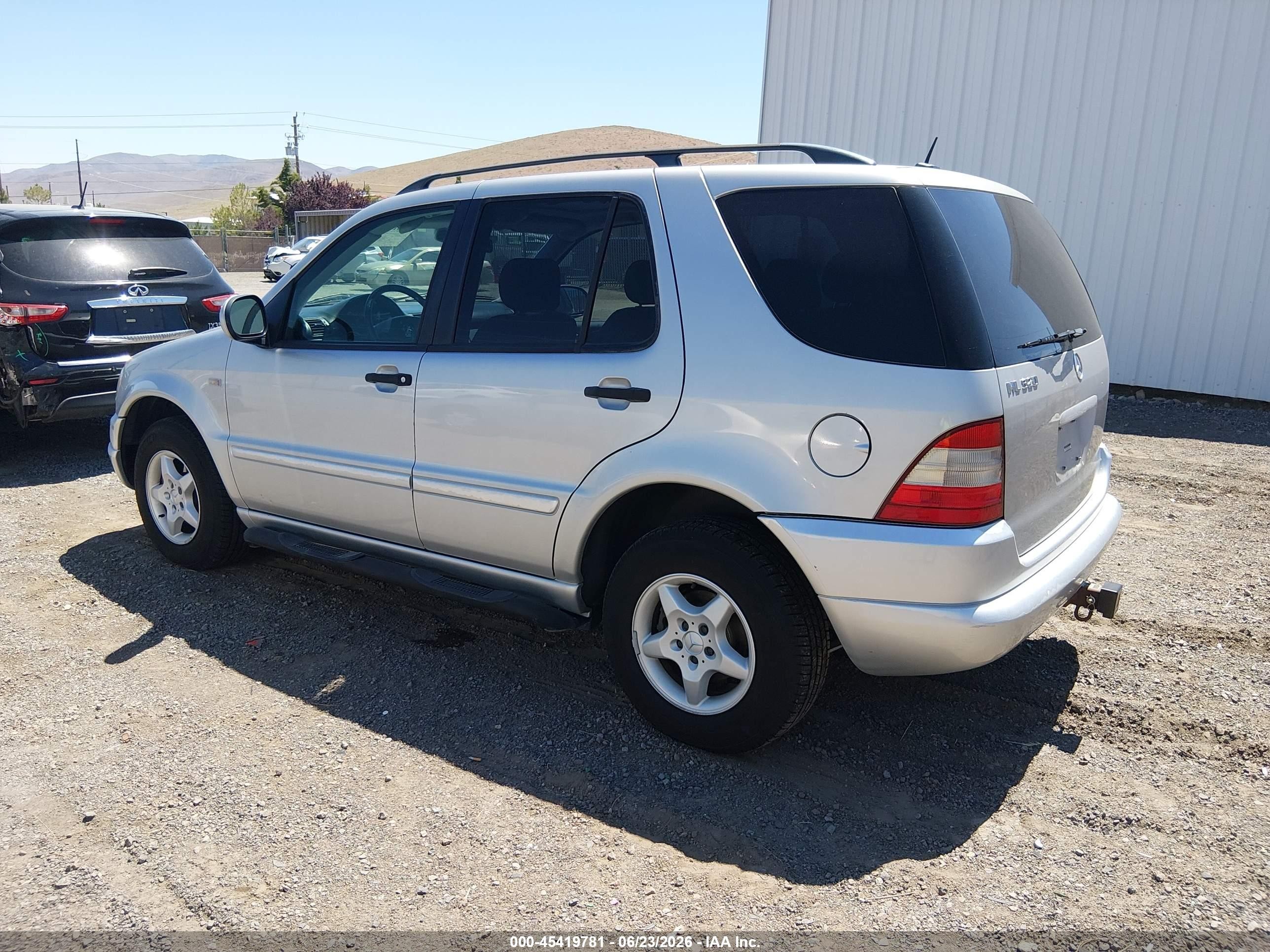2000 Mercedes-benz Ml 320   Silver vin: 4JGAB54EXYA213041