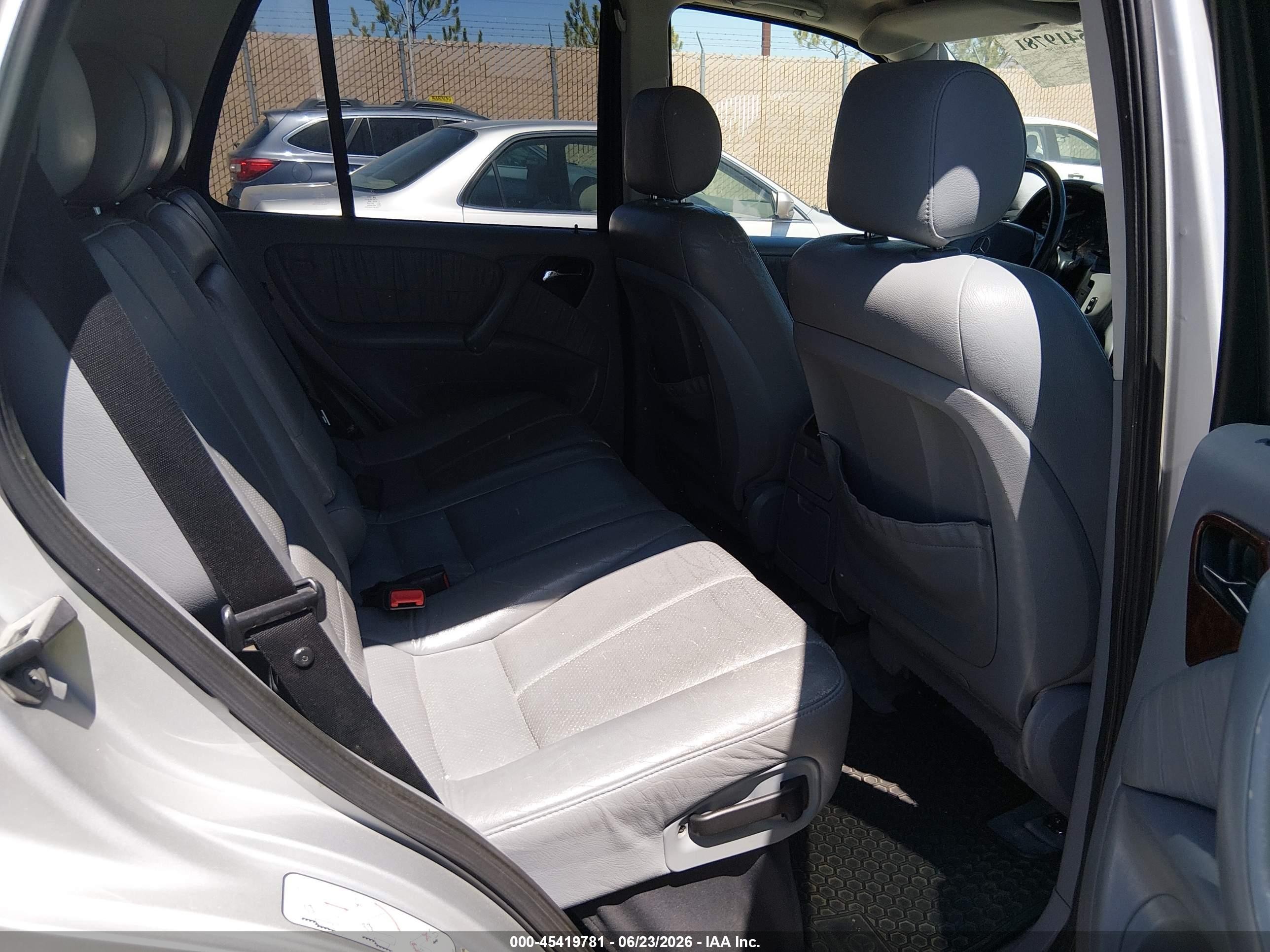 2000 Mercedes-benz Ml 320   Silver vin: 4JGAB54EXYA213041
