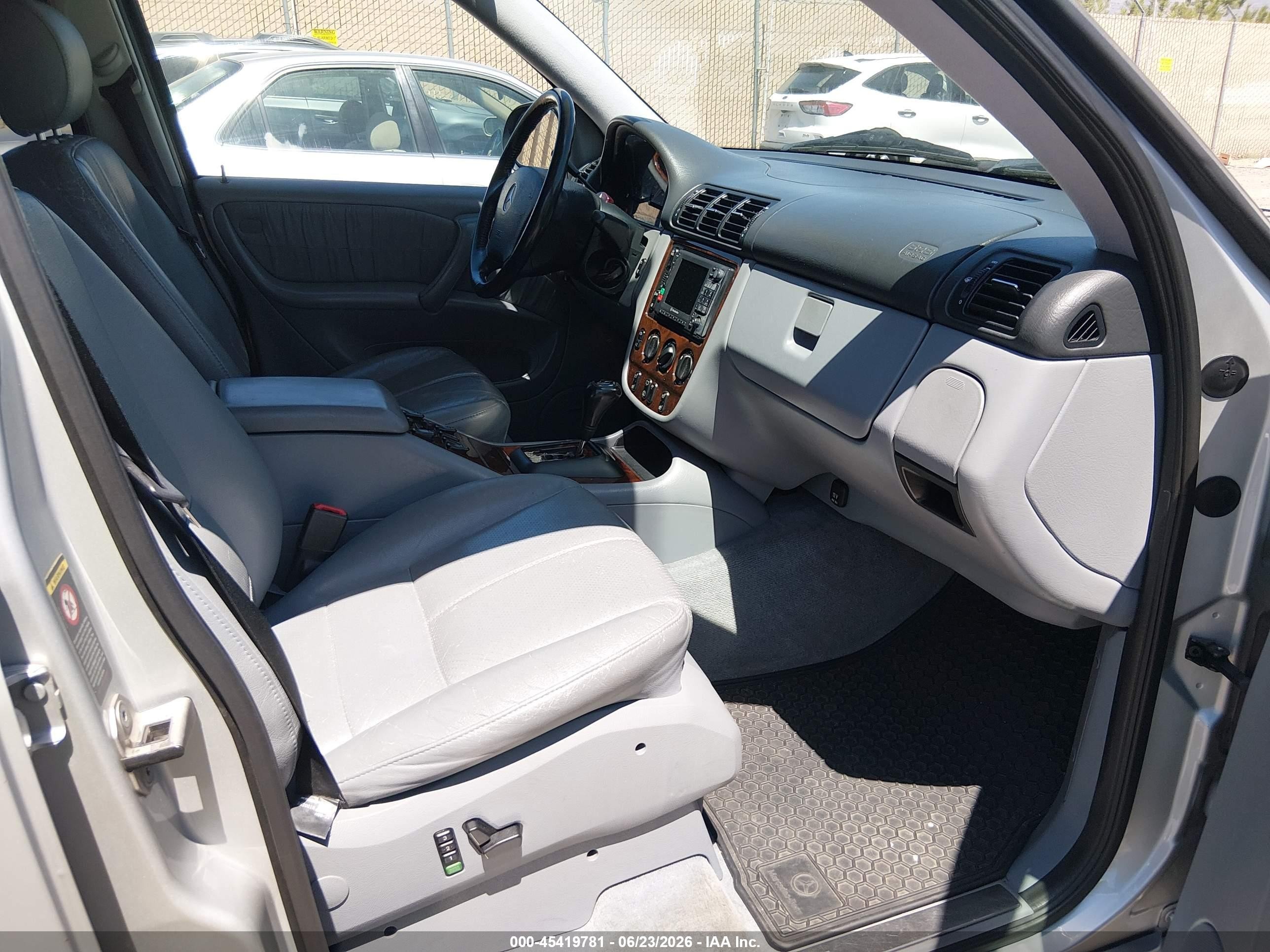 2000 Mercedes-benz Ml 320   Silver vin: 4JGAB54EXYA213041