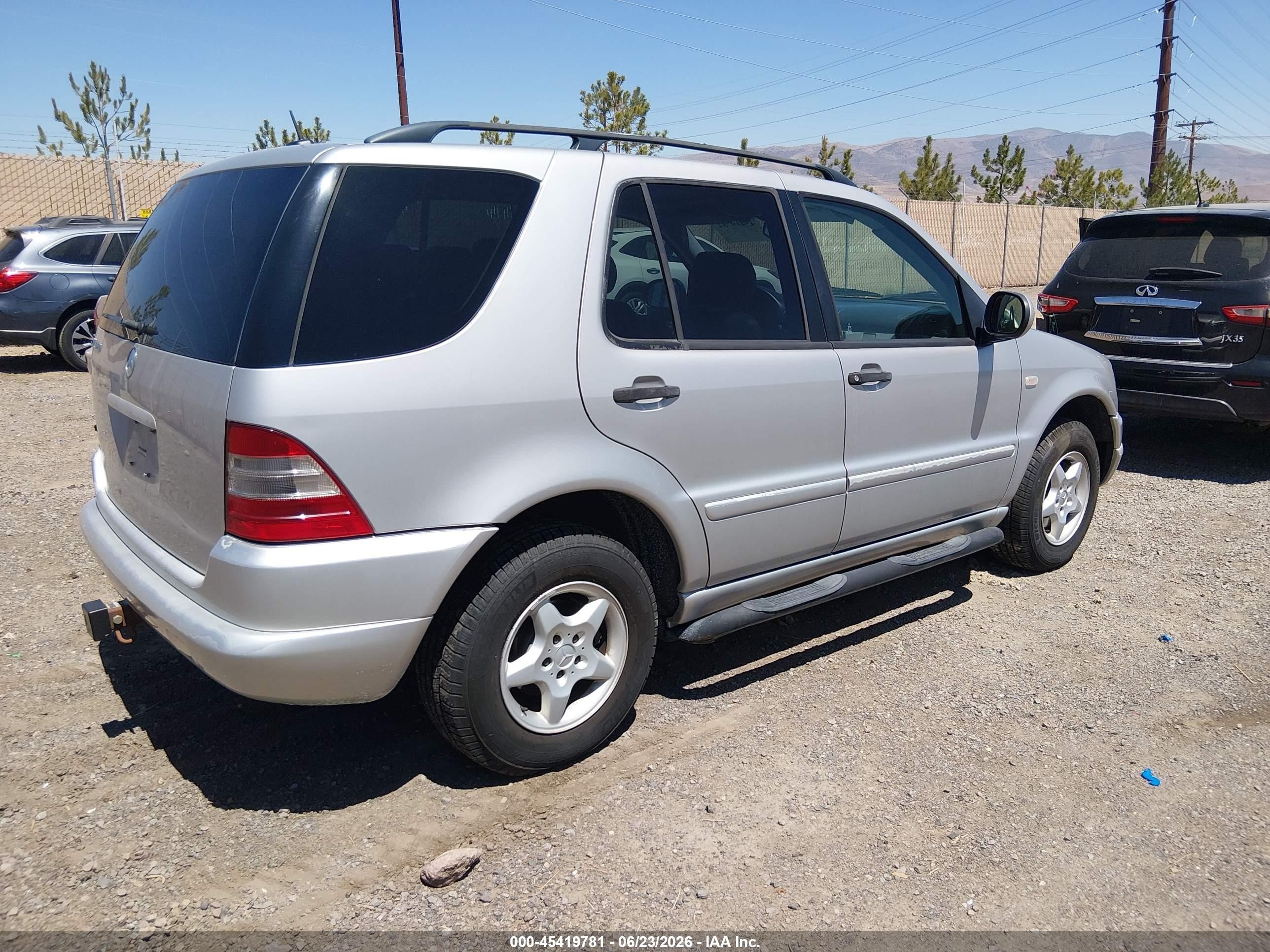 2000 Mercedes-benz Ml 320   Silver vin: 4JGAB54EXYA213041