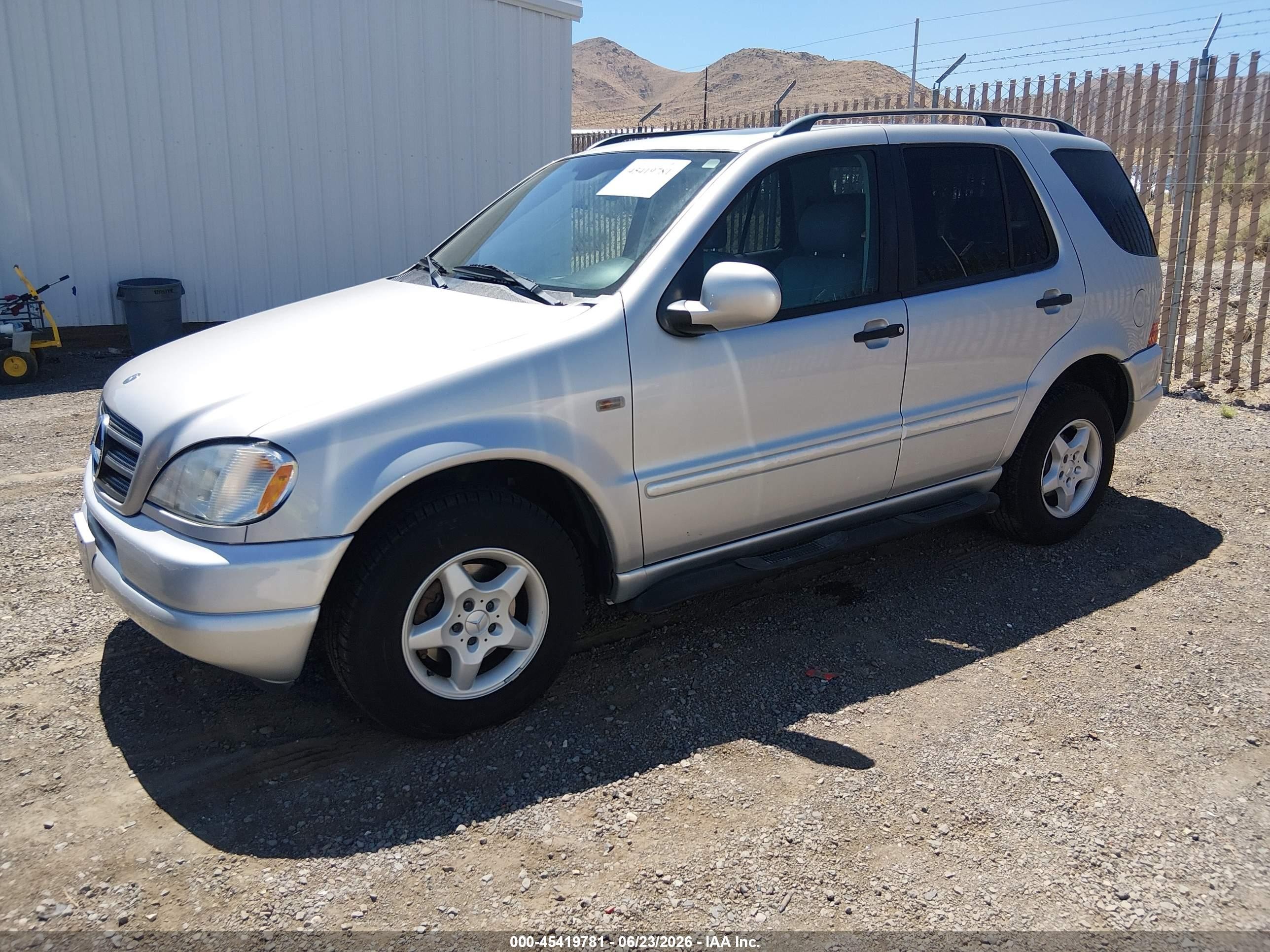 2000 Mercedes-benz Ml 320   Silver vin: 4JGAB54EXYA213041