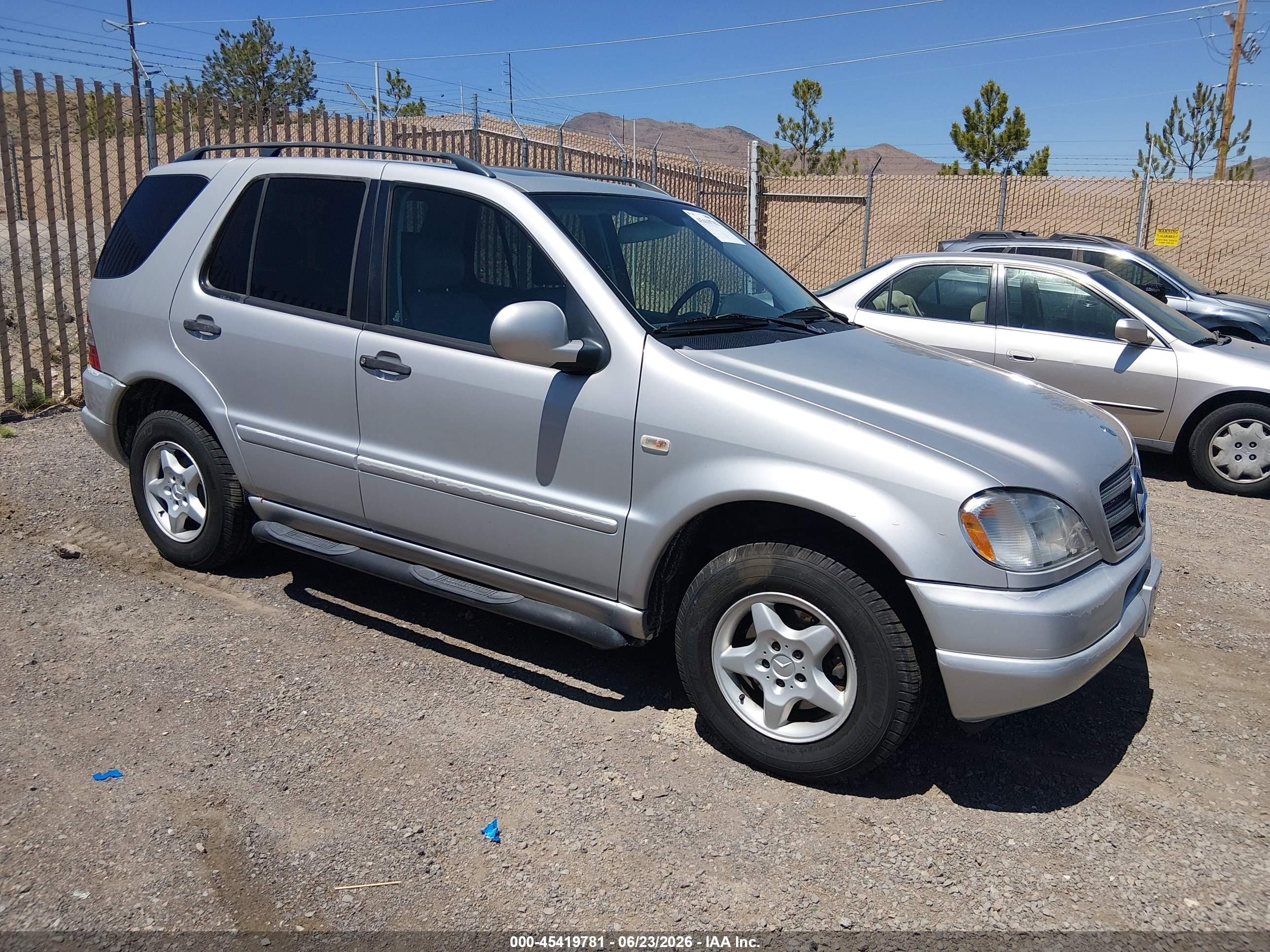 2000 Mercedes-benz Ml 320   Silver vin: 4JGAB54EXYA213041